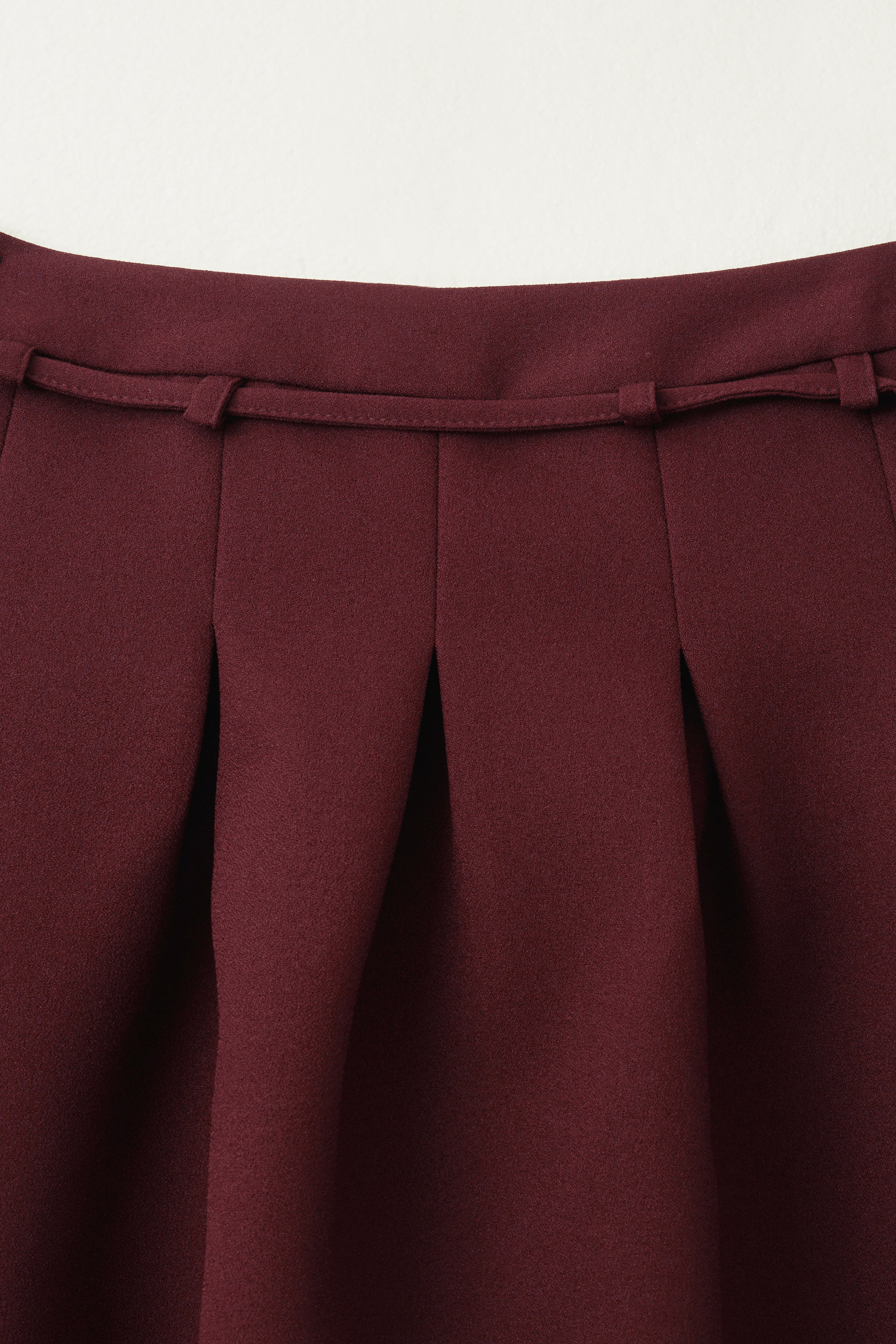 VOLUME PLEATS MINI SKIRT_BURGUNDY