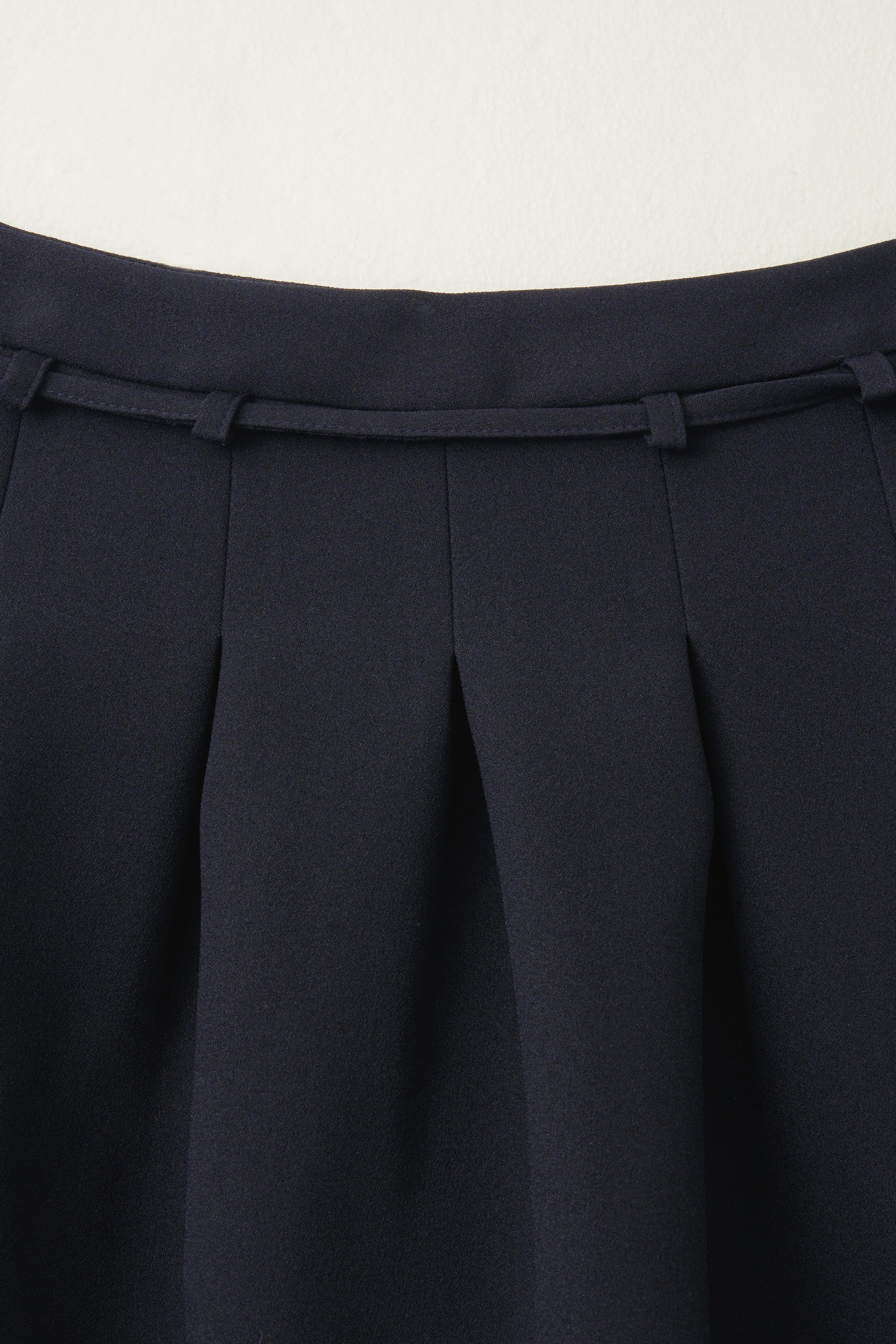 VOLUME PLEATS MINI SKIRT_DARK NAVY