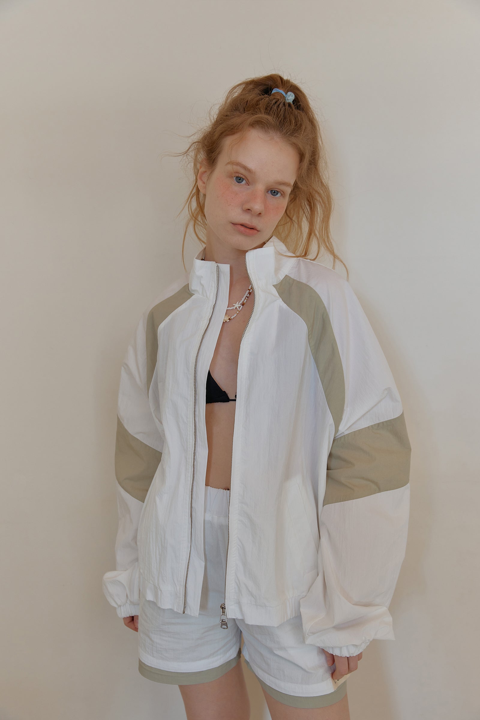 COUPE VENT OVERSIZE AVEC ZIP À DOUBLE SENS_BLANC