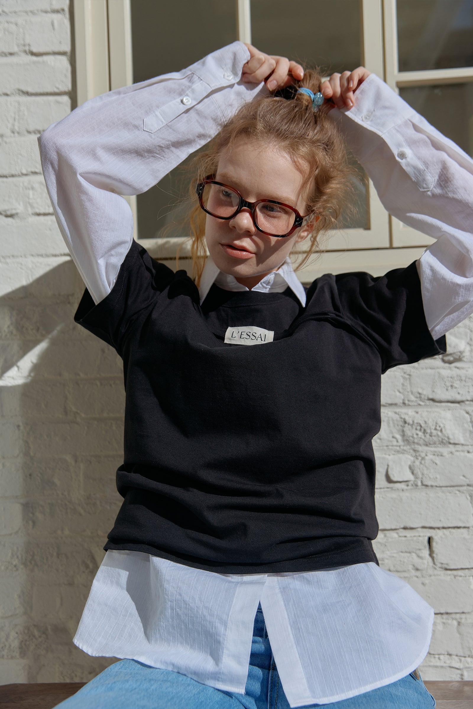 CUT OUT SHOULDER STRING LOGO T-SHIRT_GRIS