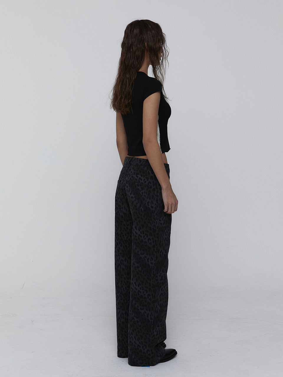 25SS COTTON LEOPARD REGULAR PANTS_CHARCOAL