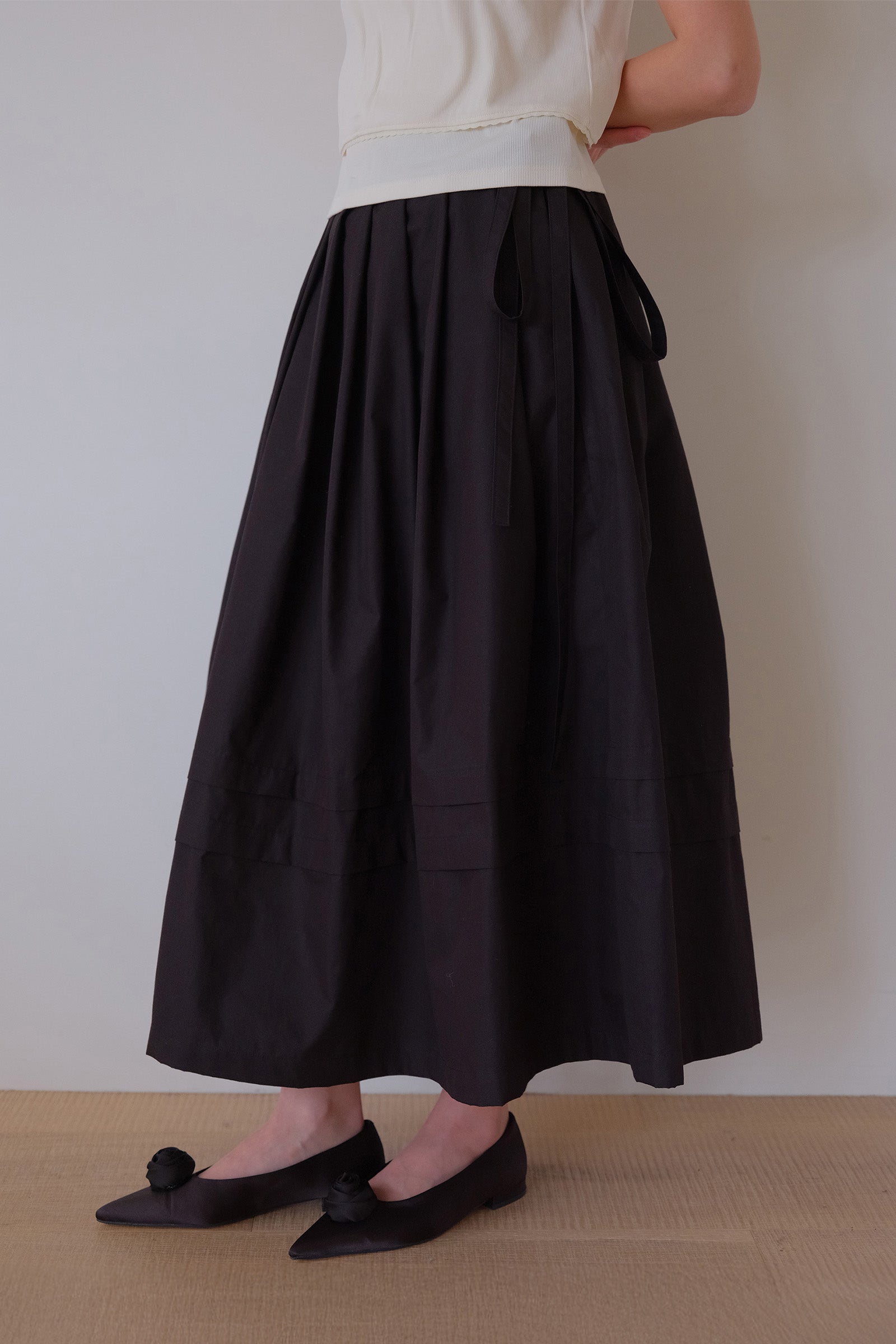 MOUI RIBBON PLEATS SKIRT _NOIR