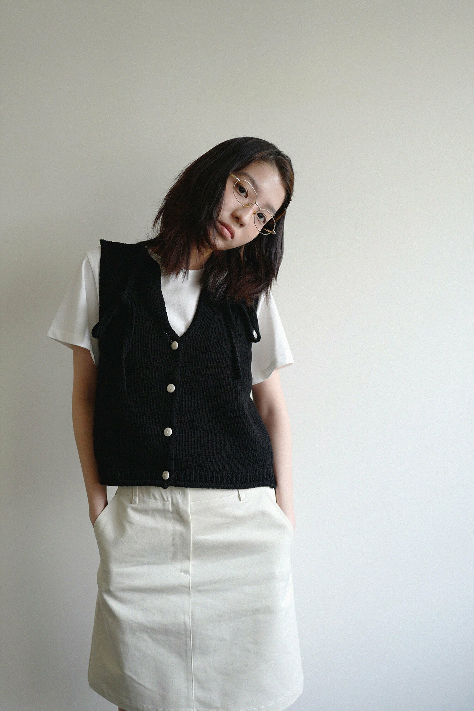 MOUI RIBBON STRAP OPEN VEST _BLACK