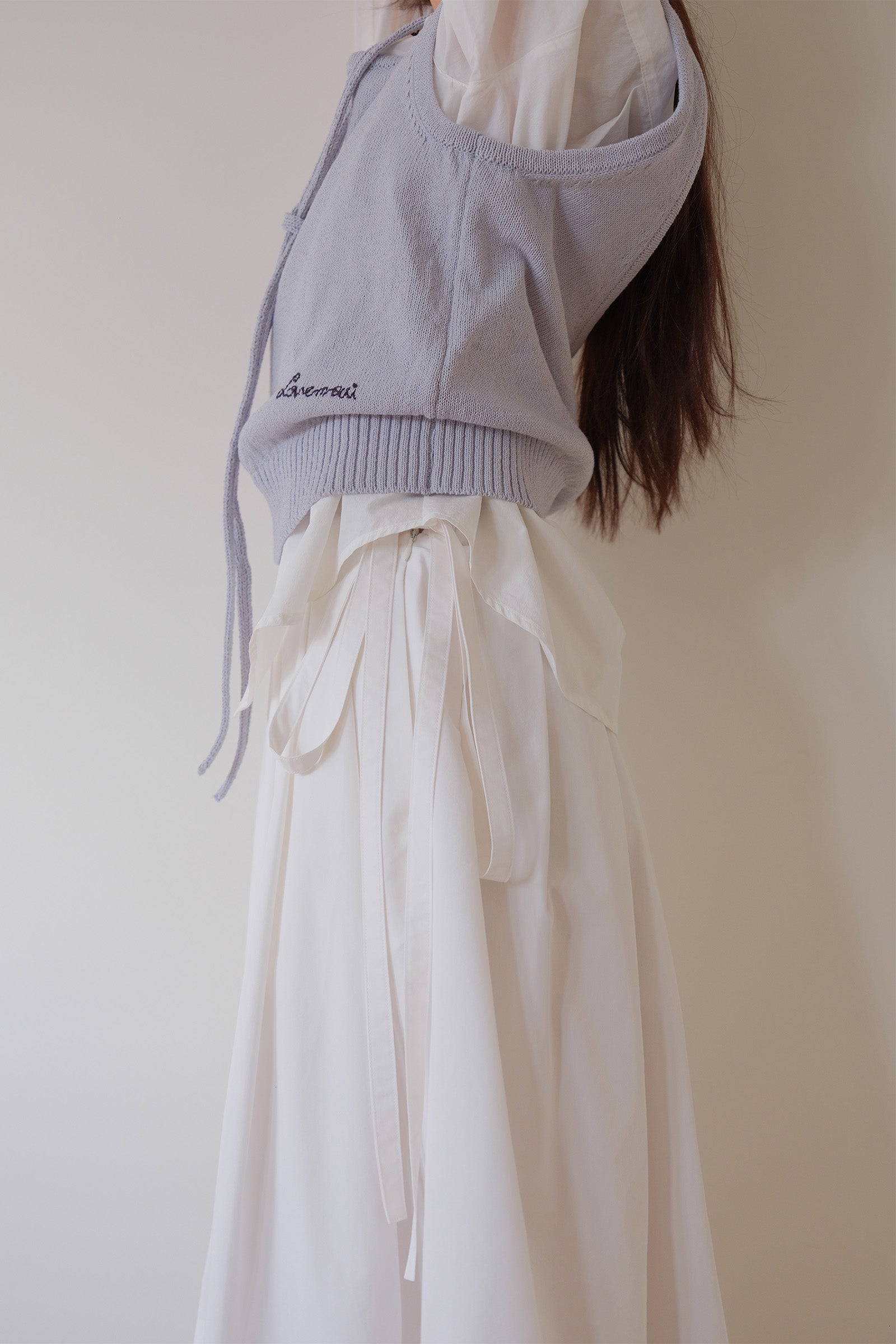 MOUI RIBBON PLEATS SKIRT_OFF WHITE