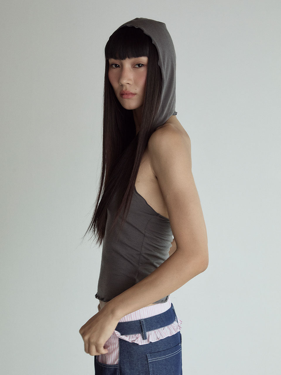 HOOD SLEEVELESS TOP_CHARCOAL