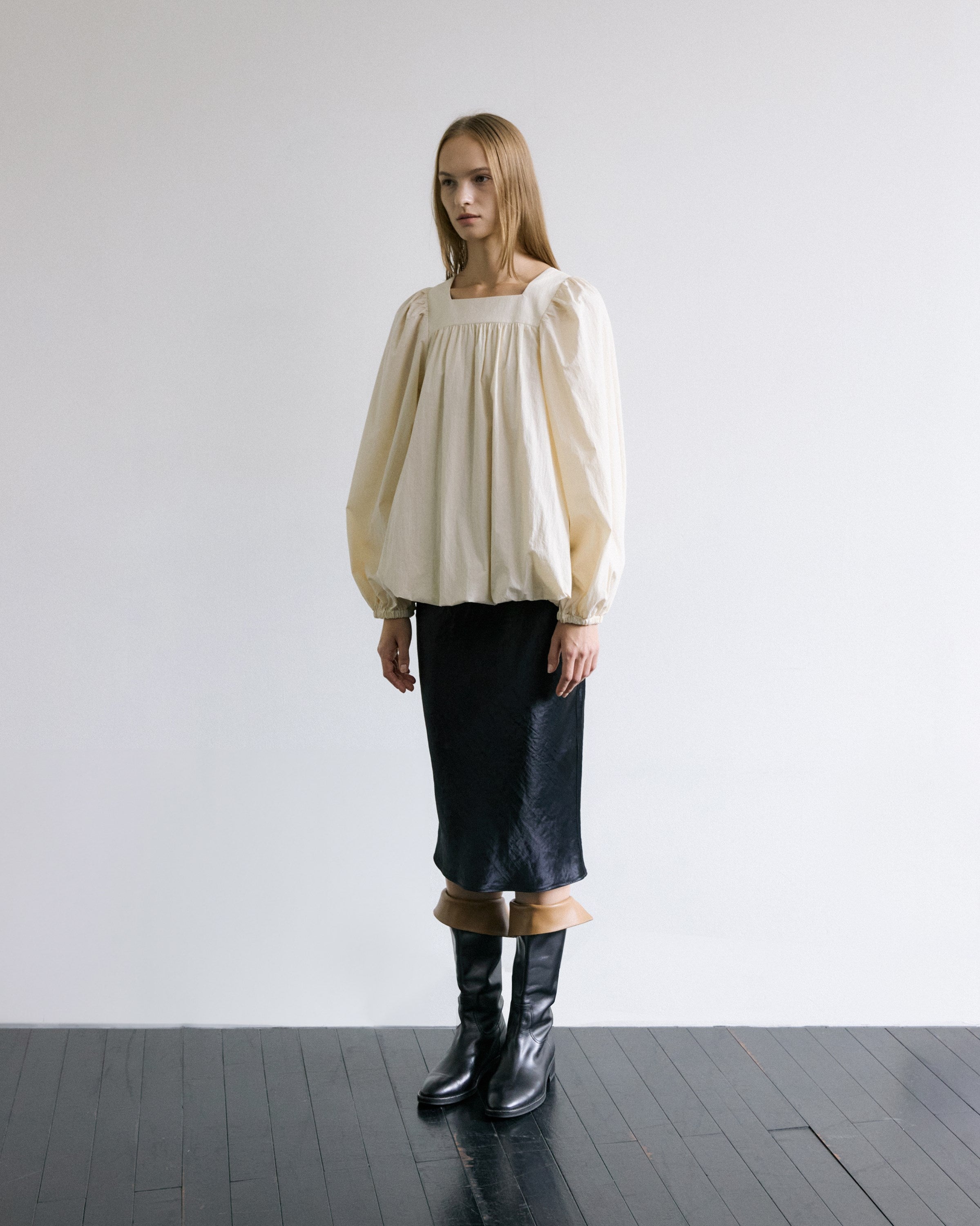 SQUARE NECK BALLOON BLOUSE_BEIGE