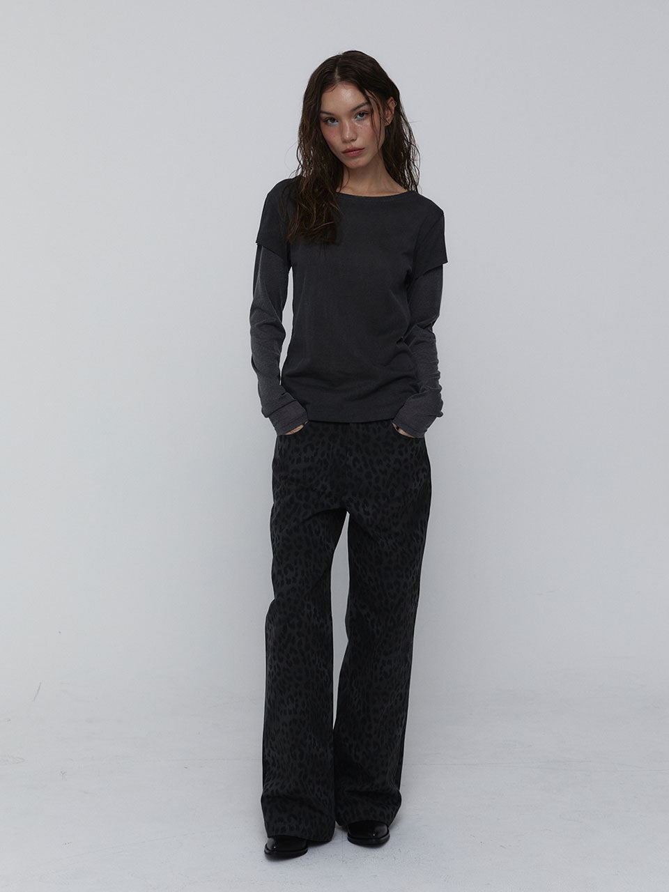 25SS COTTON LEOPARD REGULAR PANTS_CHARCOAL