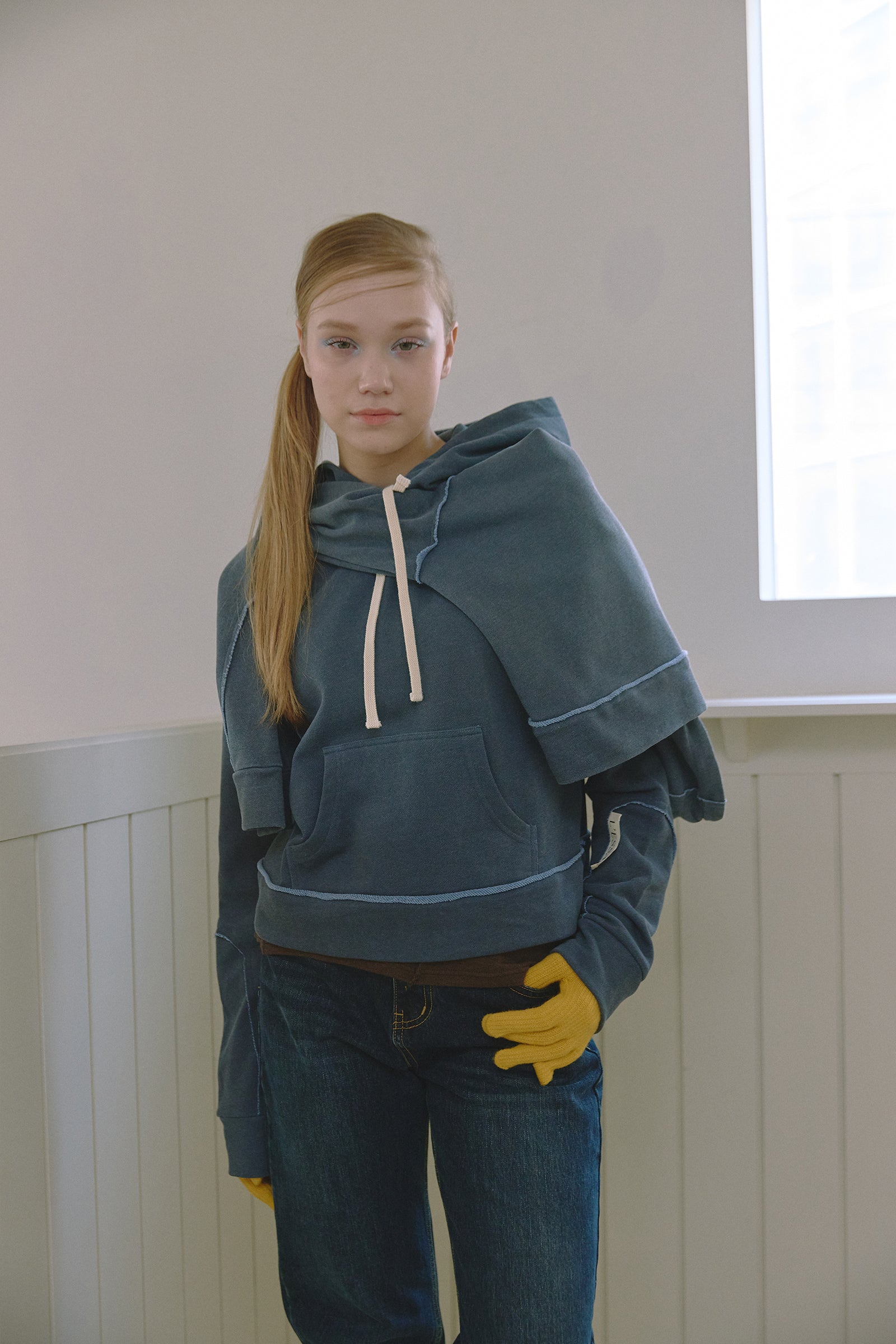HOODIE COURT DÉLAVÉ À MANCHES RAGLAN_BLEU