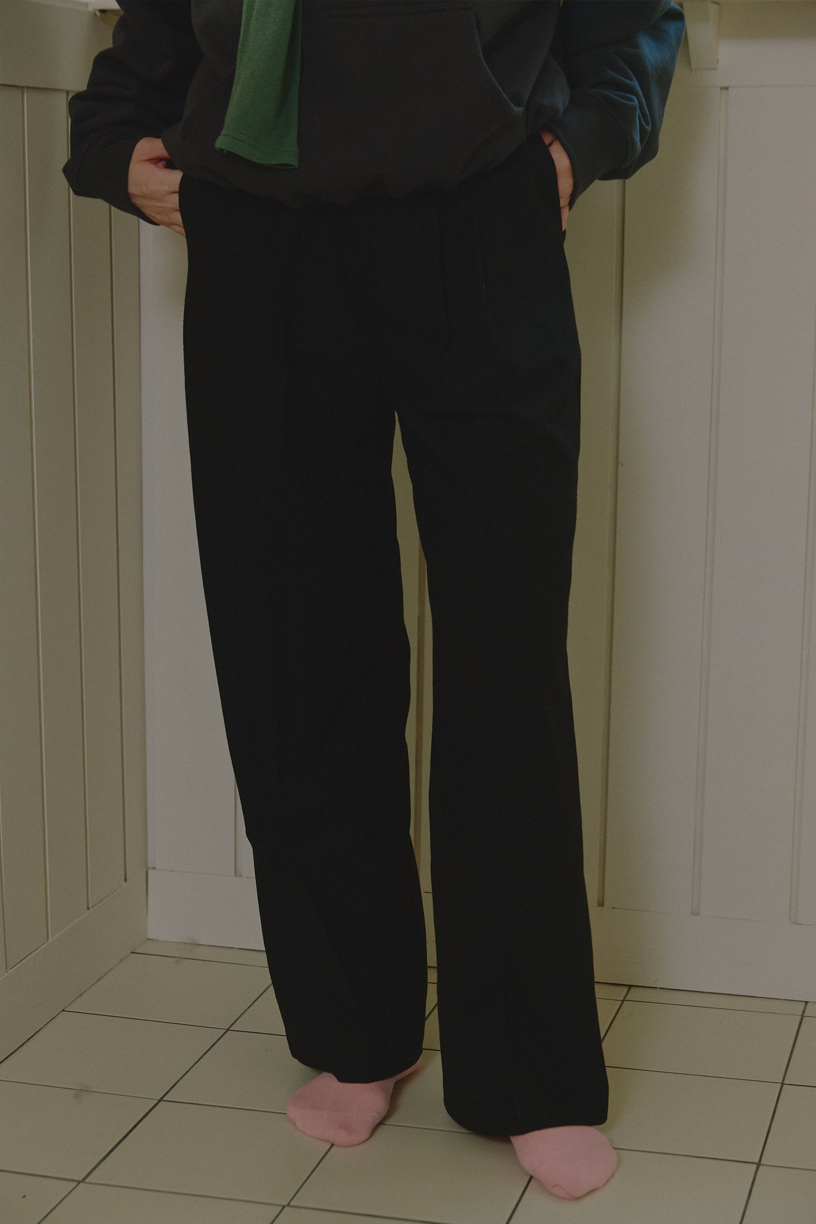 PANTALON LARGE À PINCES EN LAINE MÉLANGÉE AVEC CEINTURE_NOIR