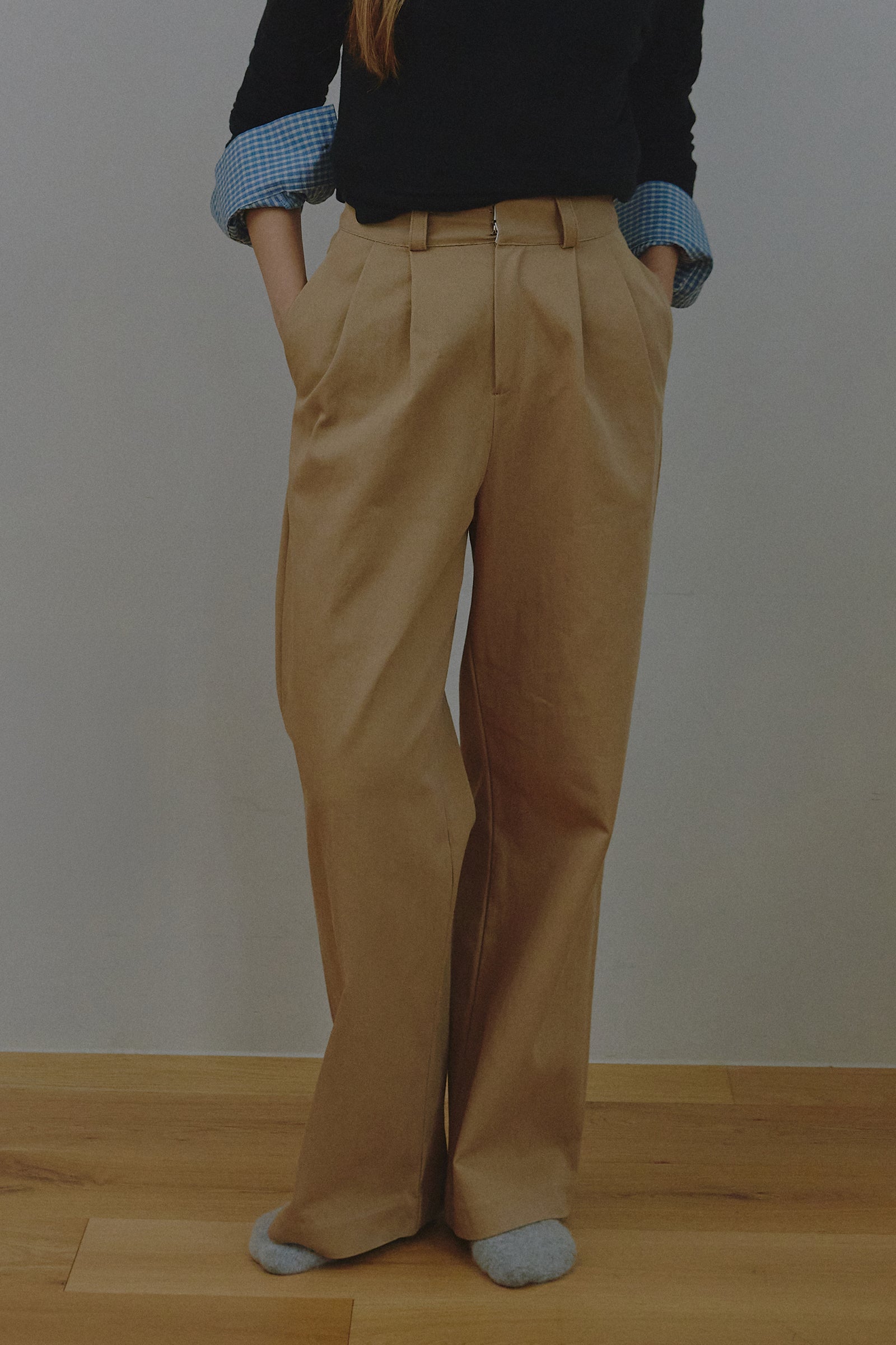 PANTALON LARGE À PINCES CLASSIQUE_BEIGE