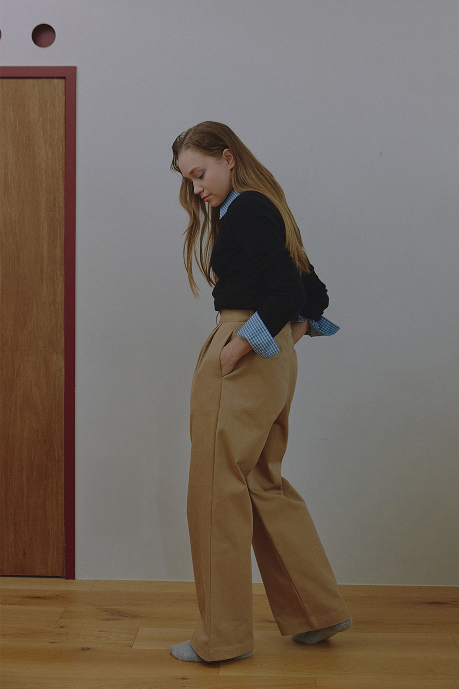 PANTALON LARGE À PINCES CLASSIQUE_BEIGE