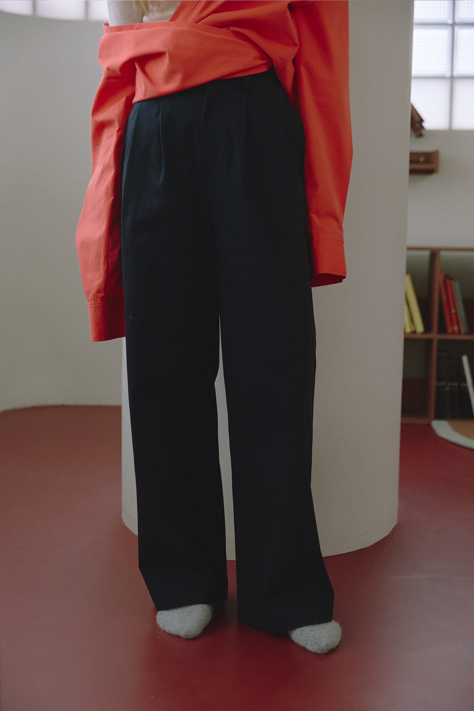 PANTALON LARGE À PINCES CLASSIQUE_BLEU MARINE