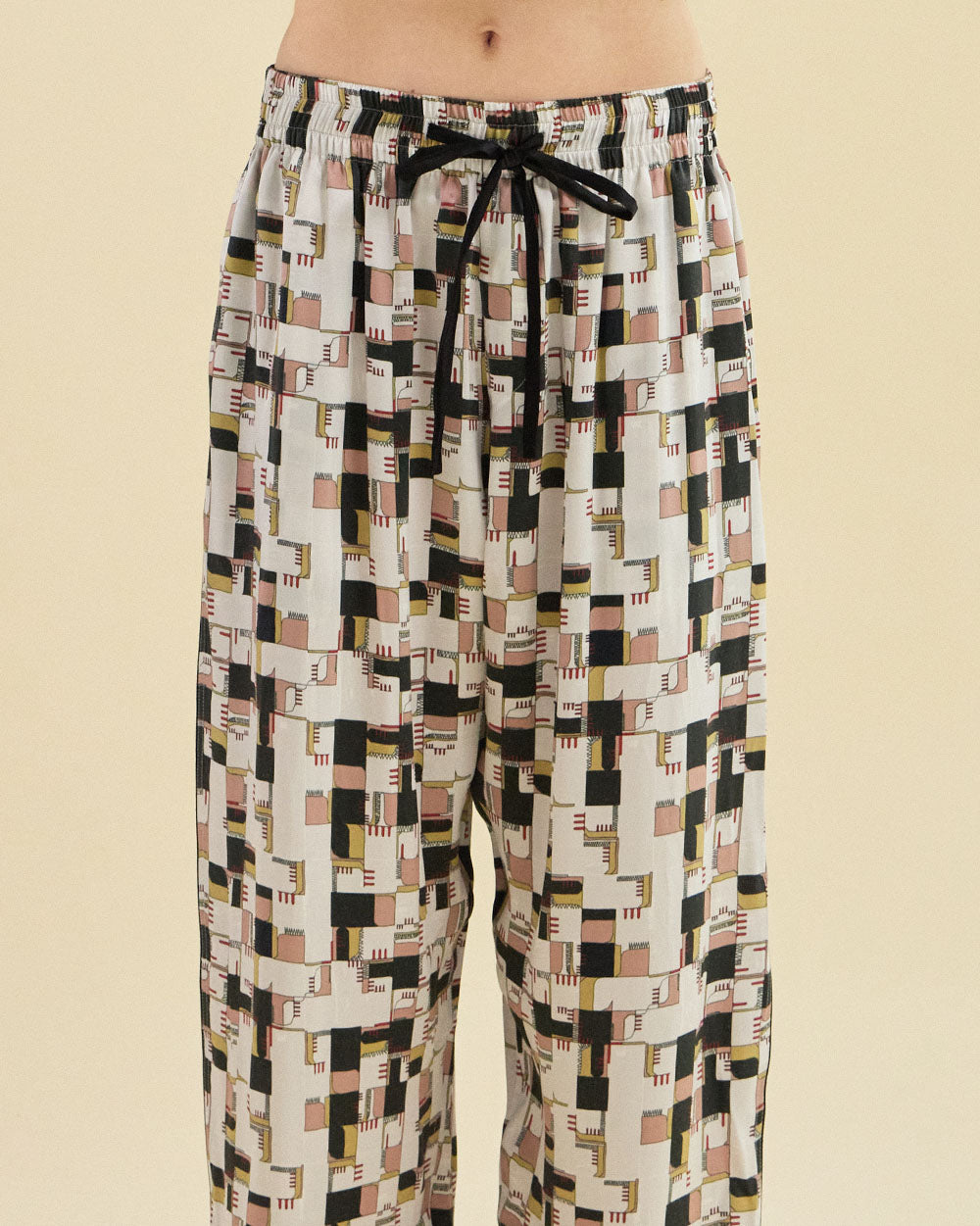 BLACK DOODLE GRID SILK PAJAMA_BLACK