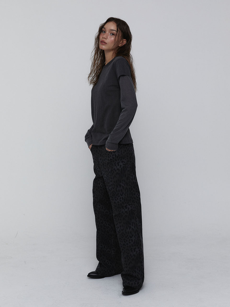 25SS COTTON LEOPARD REGULAR PANTS_CHARCOAL