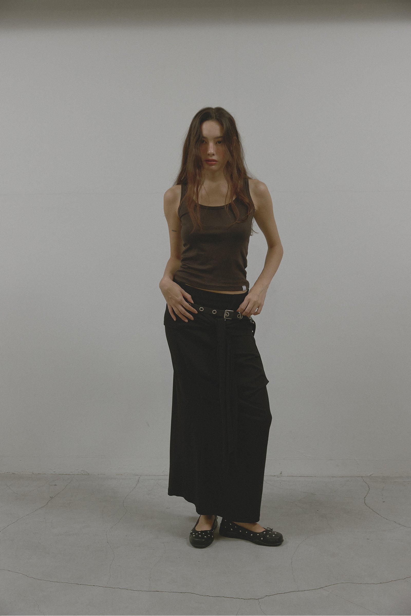 AS BASIC U NECK SLEEVELESS_BROWN