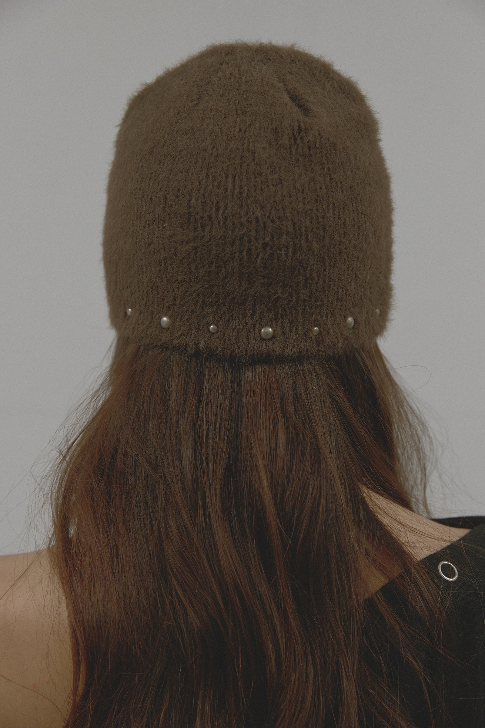 EDGE STUD KNIT BEANIE_BROWN