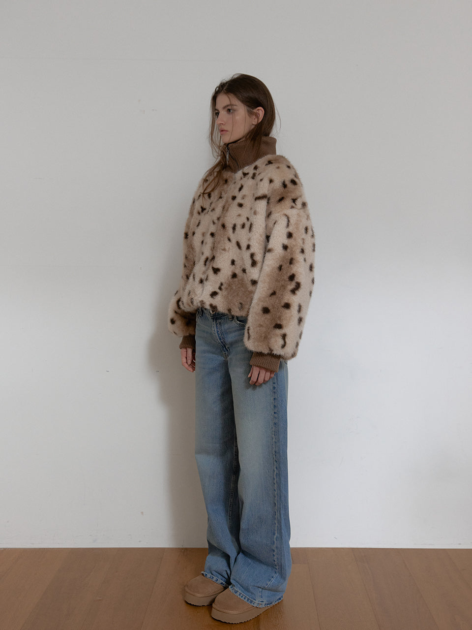 VESTE EN FAUSSE FOURRURE À MOTIF ANIMAL_MARRON