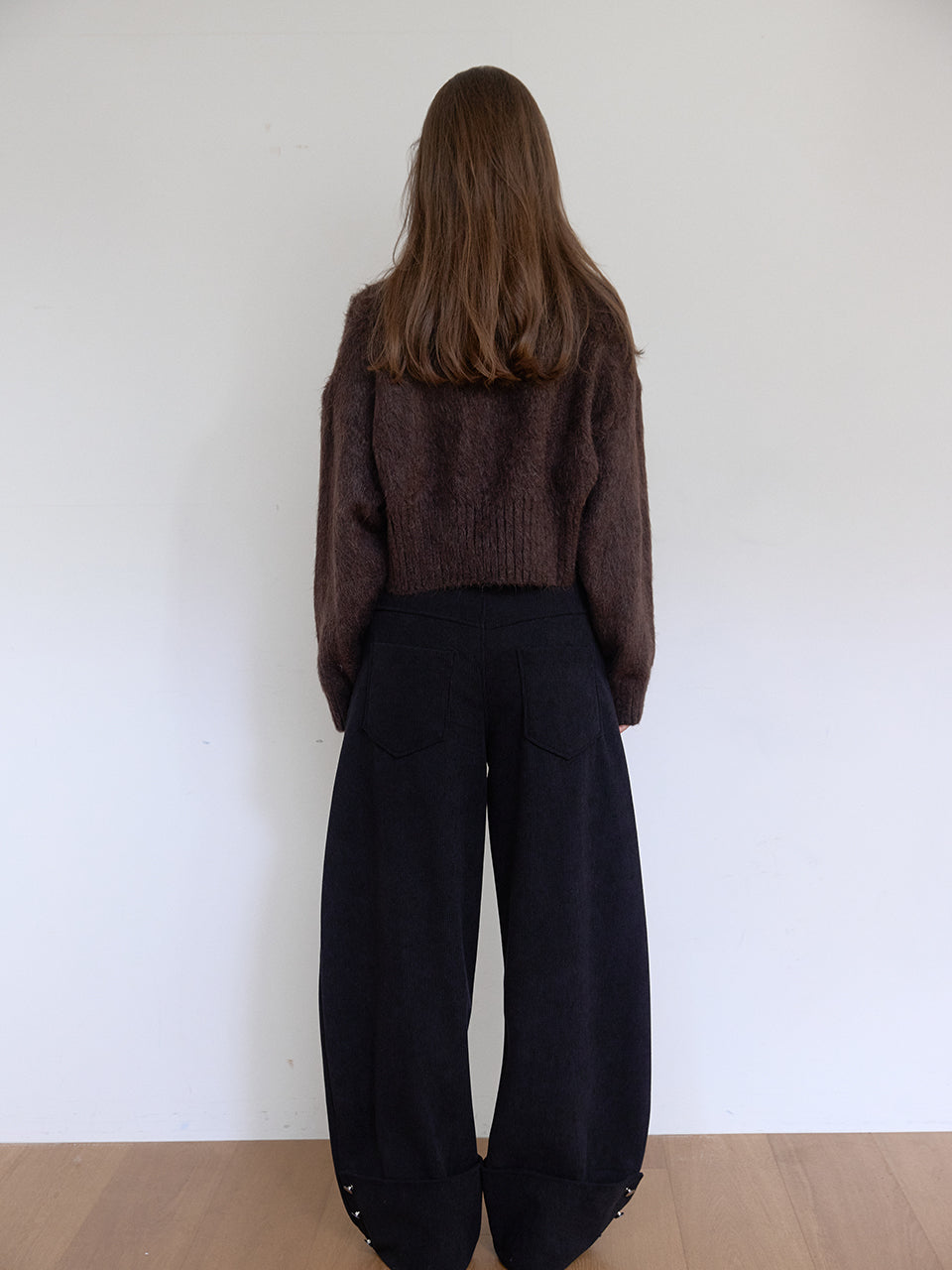 PANTALON COURBÉ EN VELOURS CÔTELÉ_NOIR