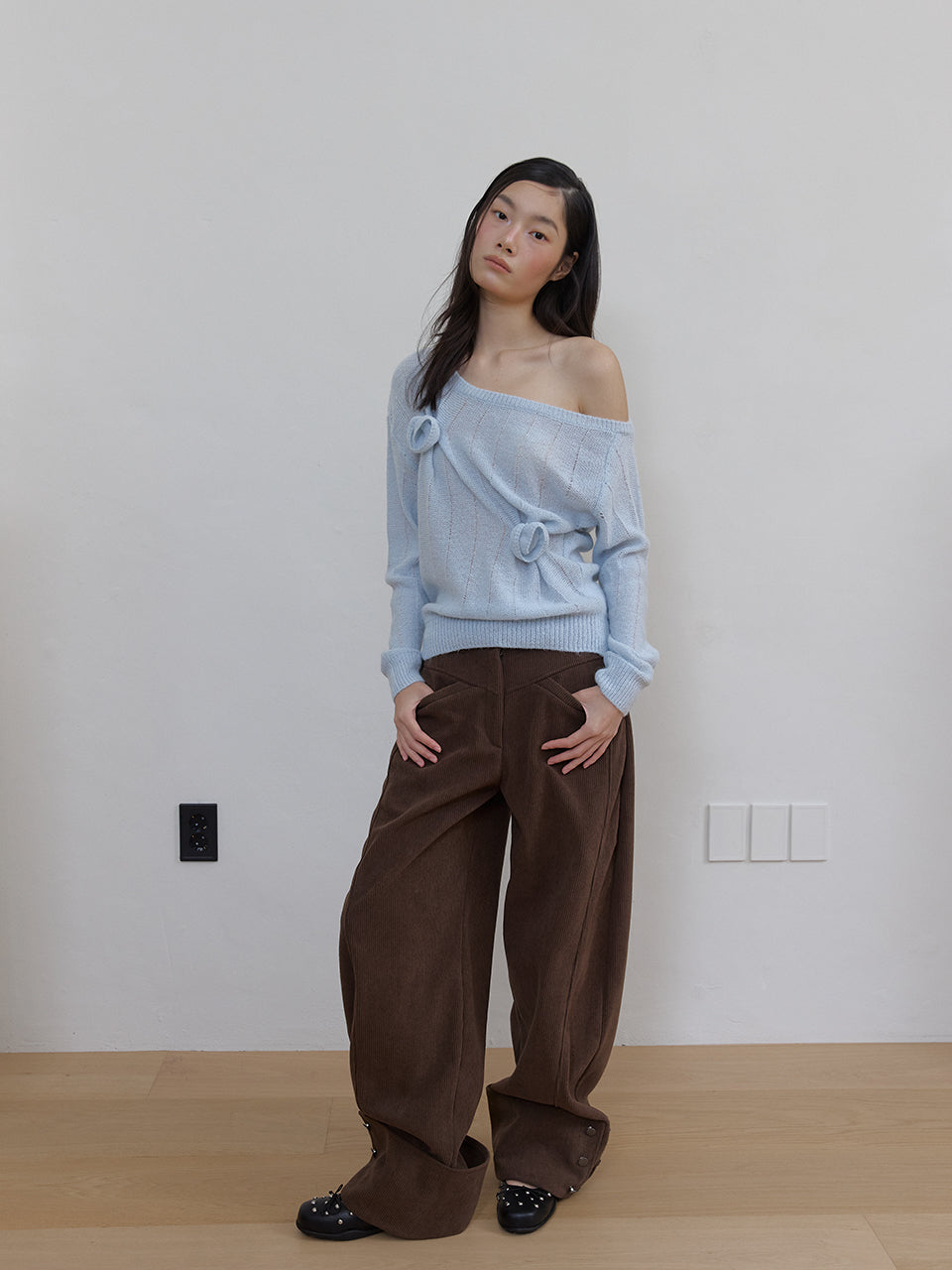 ROSE BROOCH ONE SHOULDER KNIT_SKY BLUE