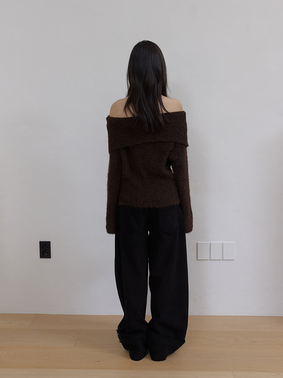 COZY WOOL OFF SHOULDER KNIT_BROWN