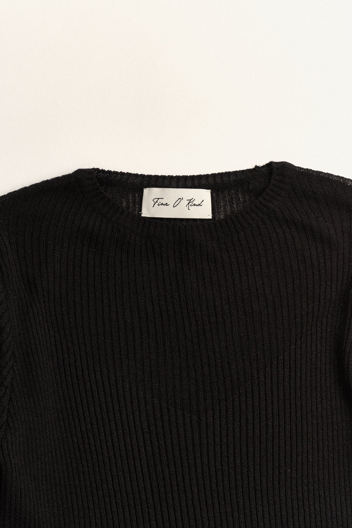 PULL TRANSPARANT À COUTURES BRUTES_NOIR