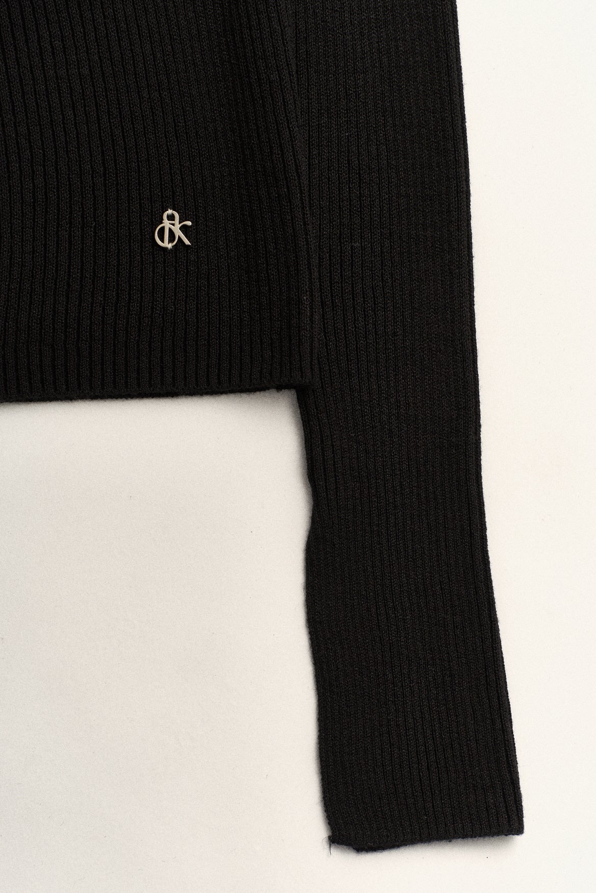 PULL TRANSPARANT À COUTURES BRUTES_NOIR