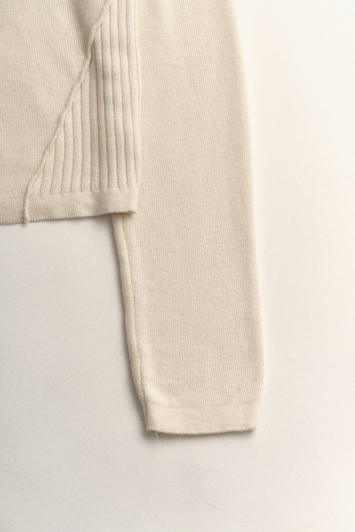 CARDIGAN À COUTURES BRUTES_IVOIRE