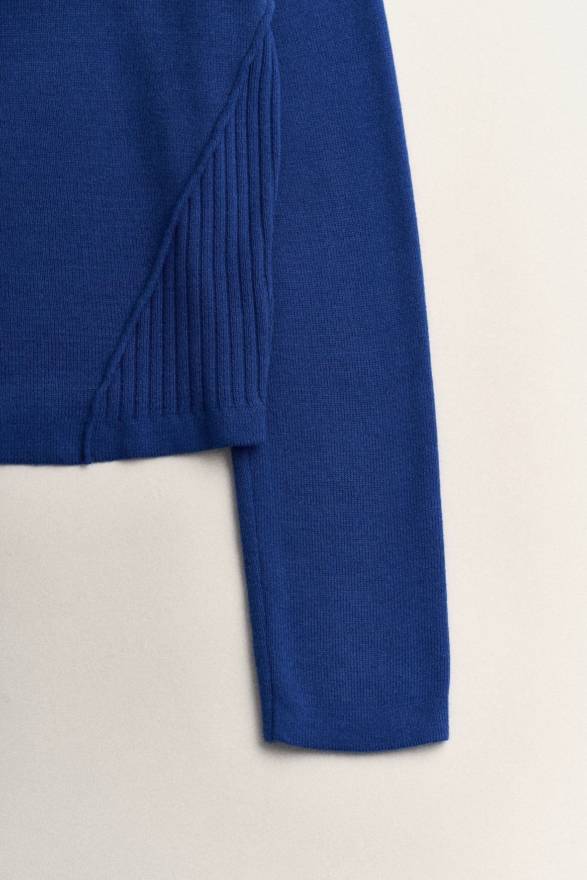 CARDIGAN À COUTURES BRUTES_BLEU