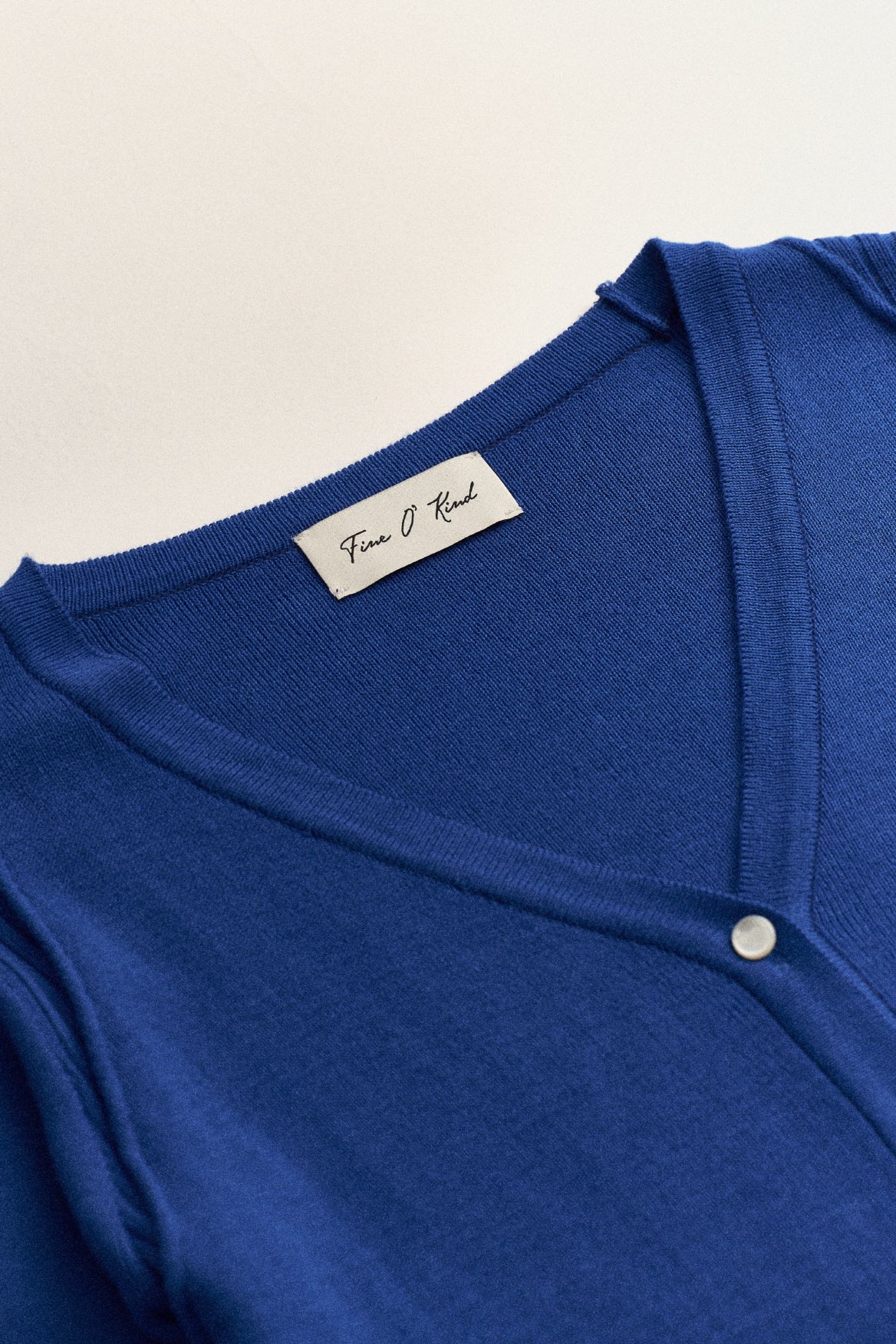 CARDIGAN À COUTURES BRUTES_BLEU