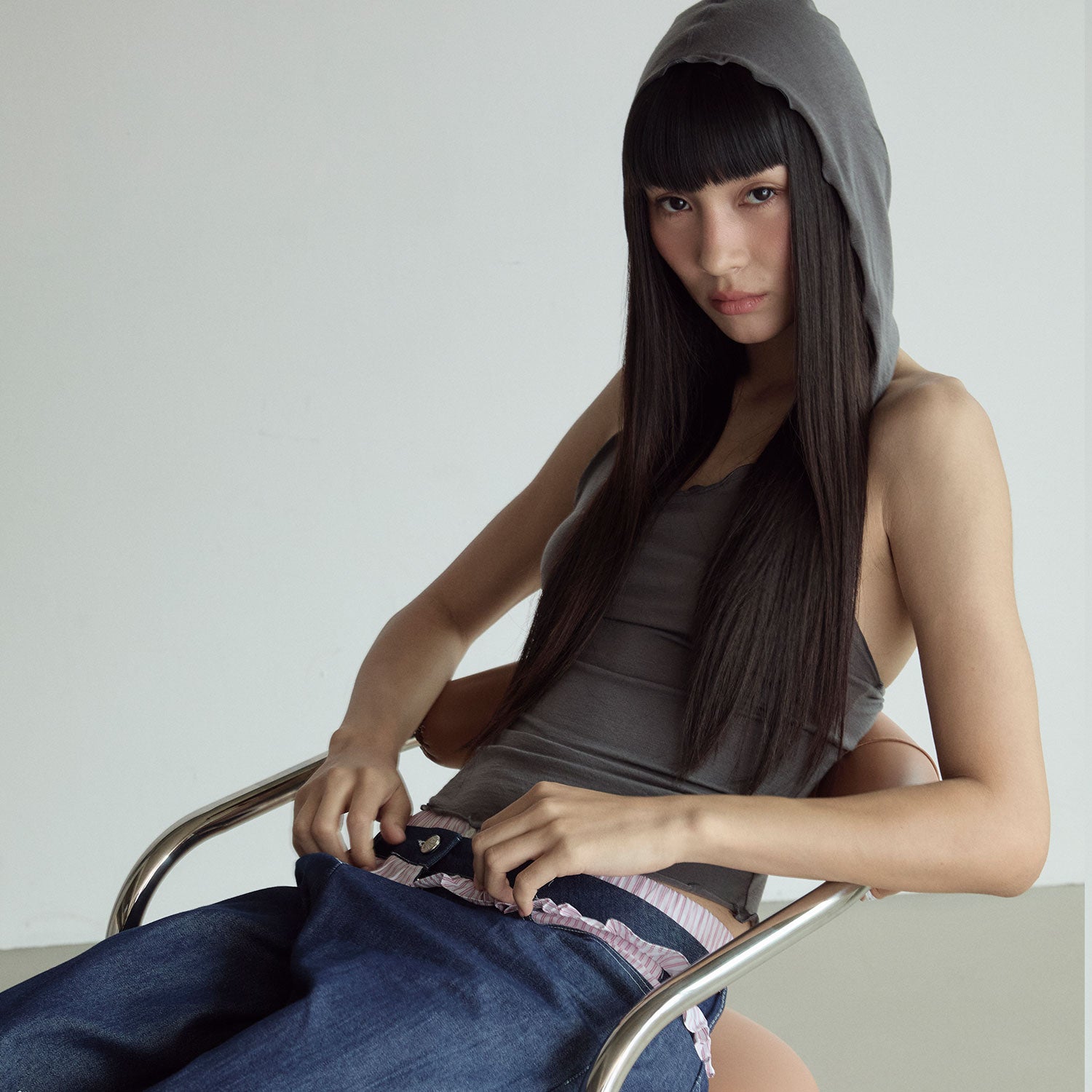 HOOD SLEEVELESS TOP_CHARCOAL