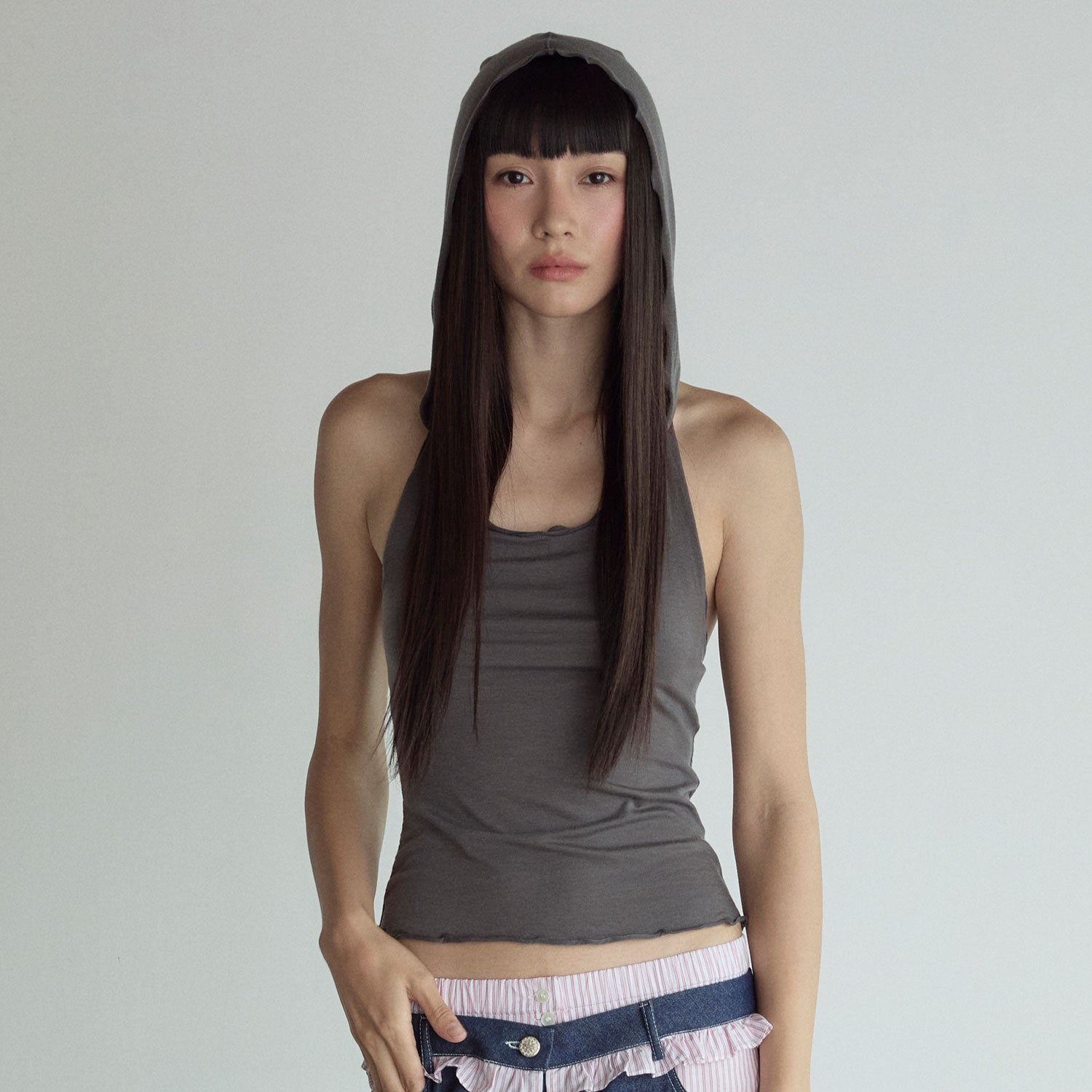 HOOD SLEEVELESS TOP_CHARCOAL