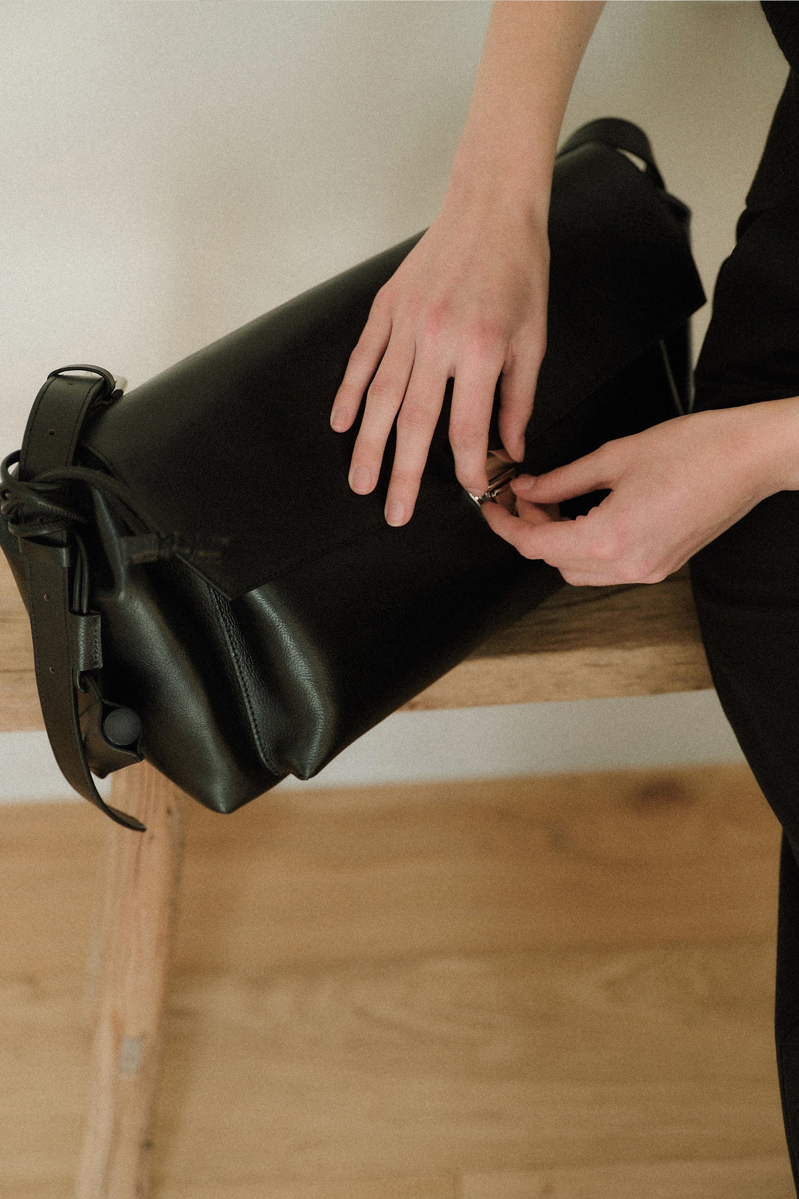 90s VEGETABLE LEATHER CAMERA BAG & LIP CASE SET
