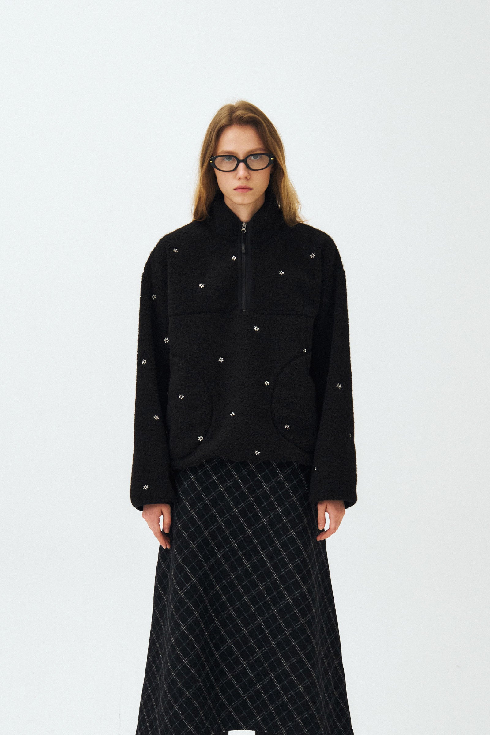 FLORAL EMBROIDERED HALF ZIP-UP FLEECE JACKET_BLACK