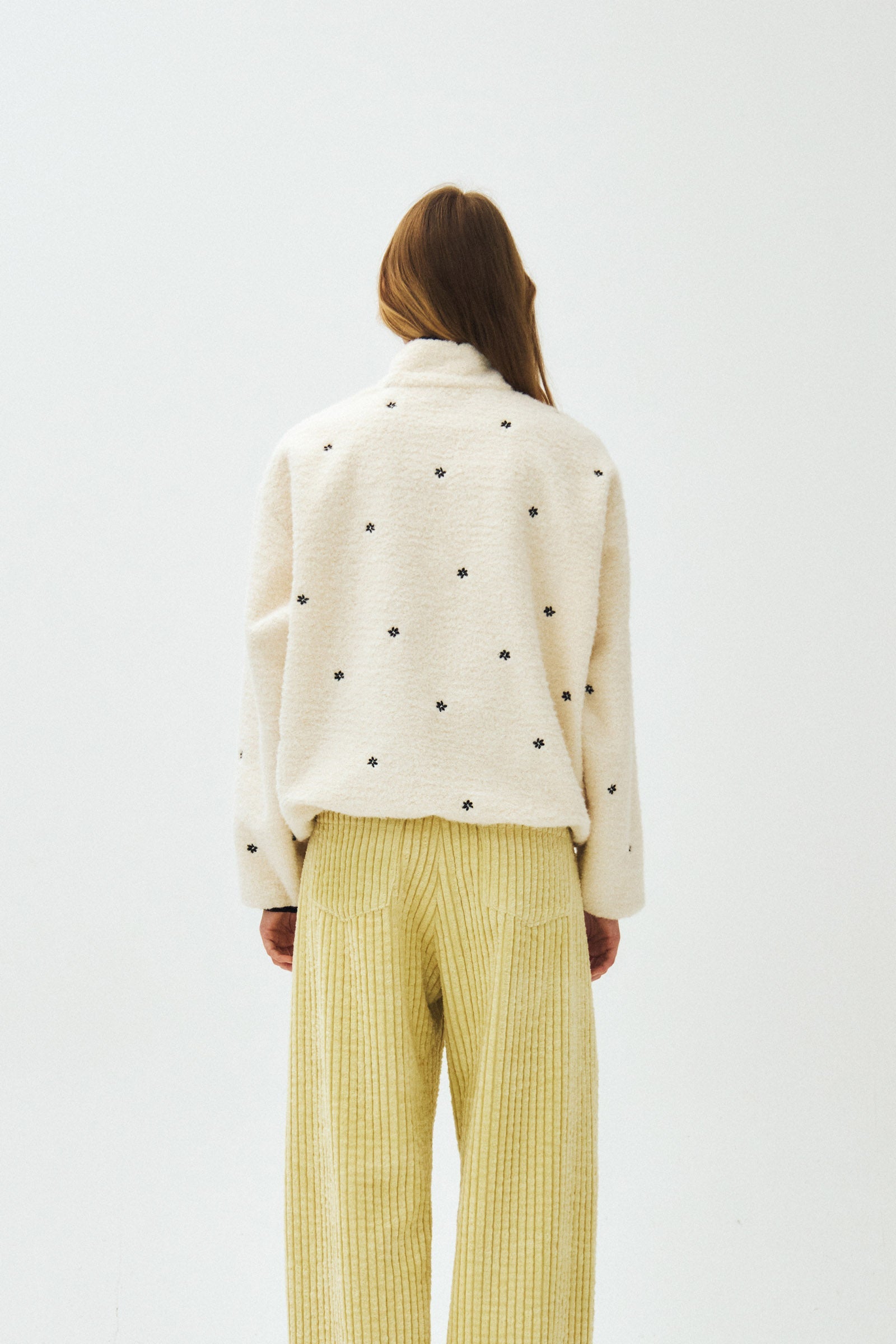 FLORAL EMBROIDERED HALF ZIP-UP FLEECE JACKET_IVORY