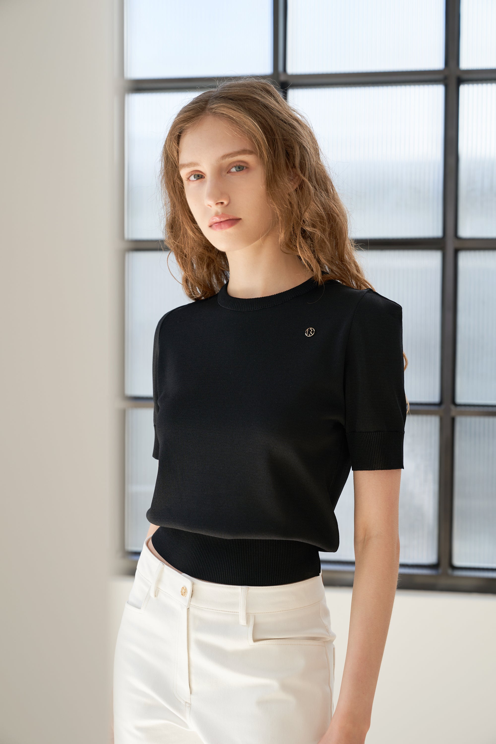 PULL EN MAILLE À ÉPAULETTES_NOIR