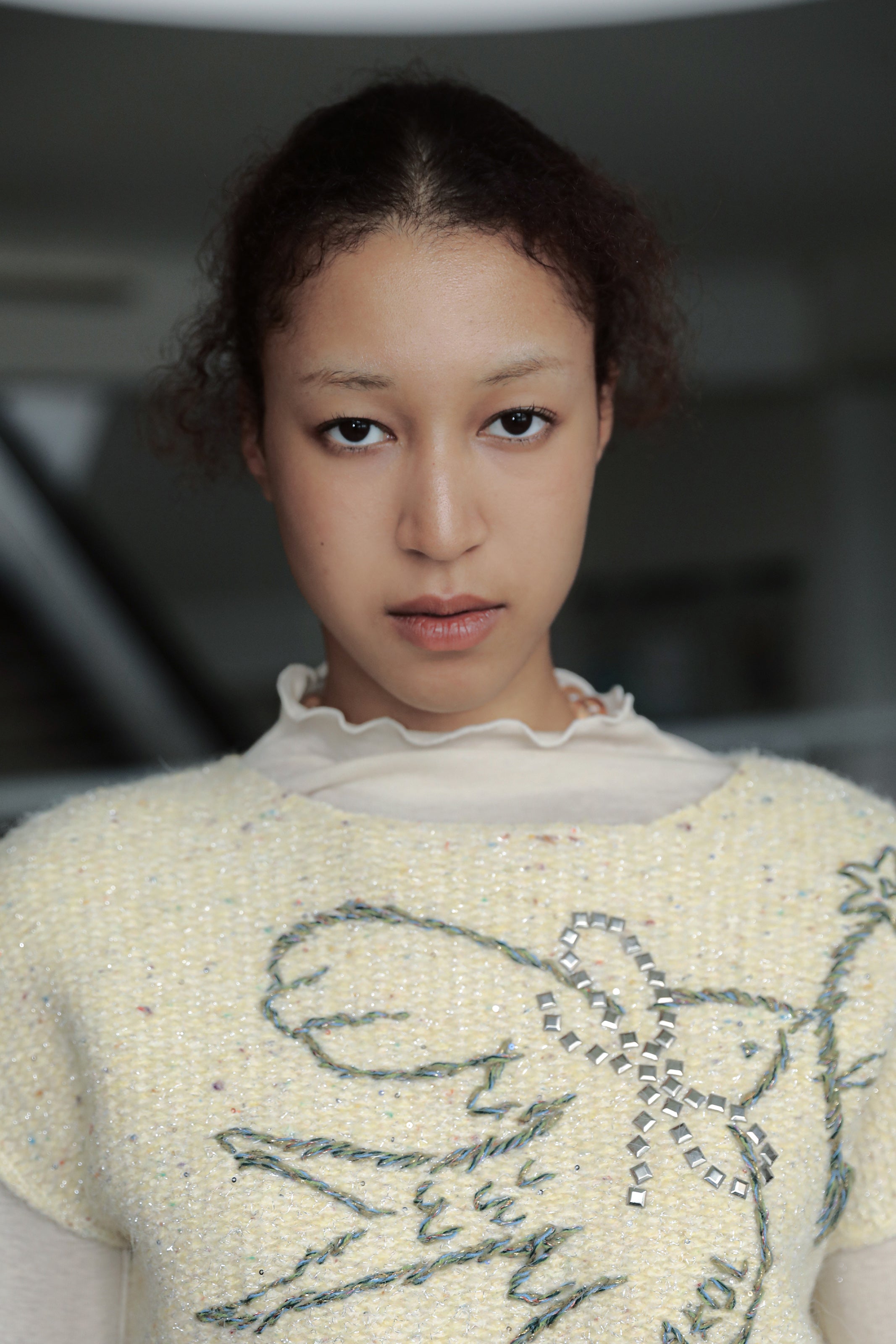 GILET EN TRICOT BRODÉ MAIN_CITRON