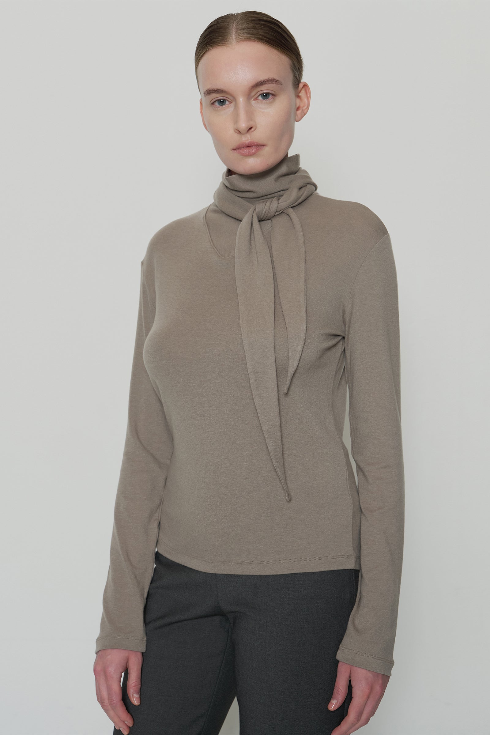 WOOL TIE NECK TOP_ASH BROWN