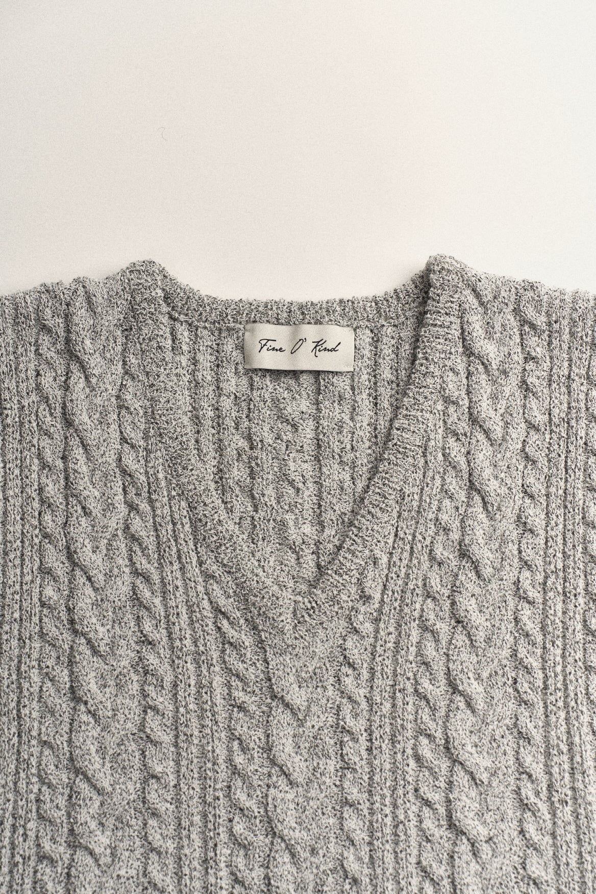 GILET SANS MANCHES EN MAILLE TORSADÉE_GRIS CLAIR