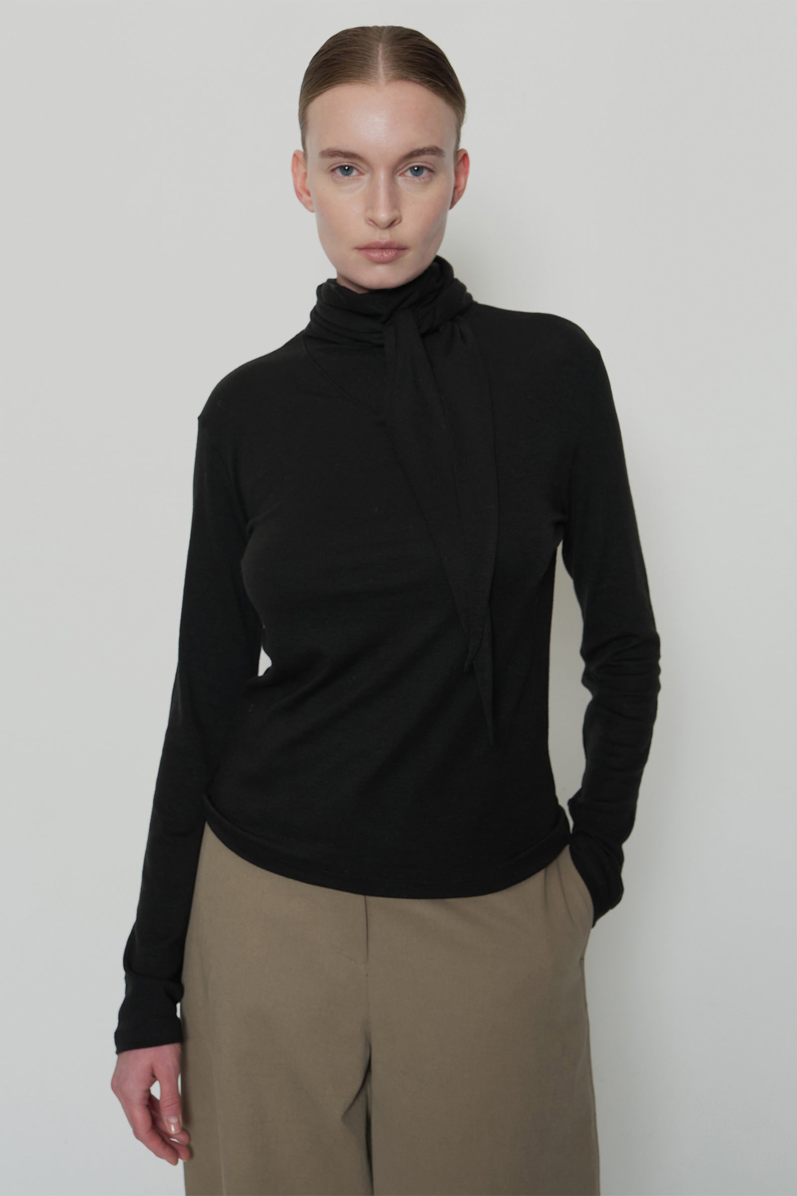 WOOL TIE NECK TOP_BLACK