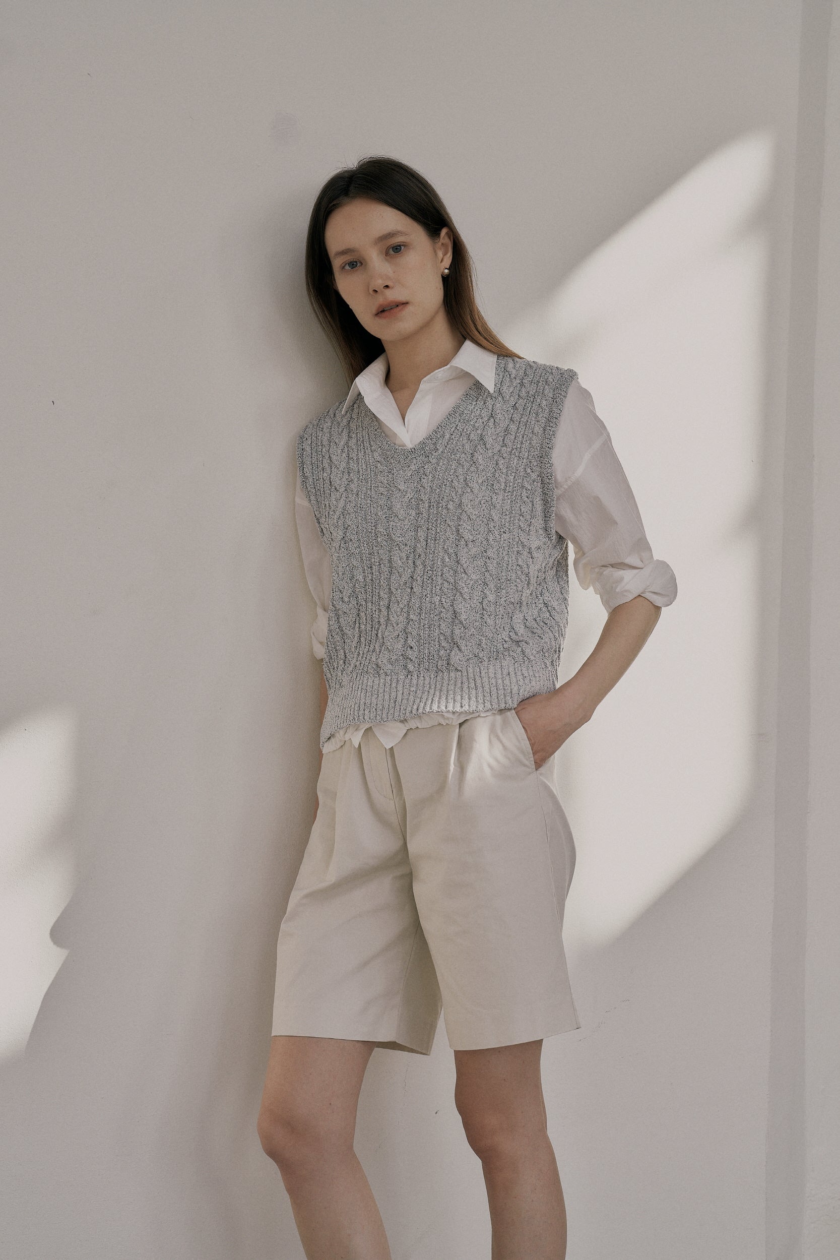 GILET SANS MANCHES EN MAILLE TORSADÉE_GRIS CLAIR