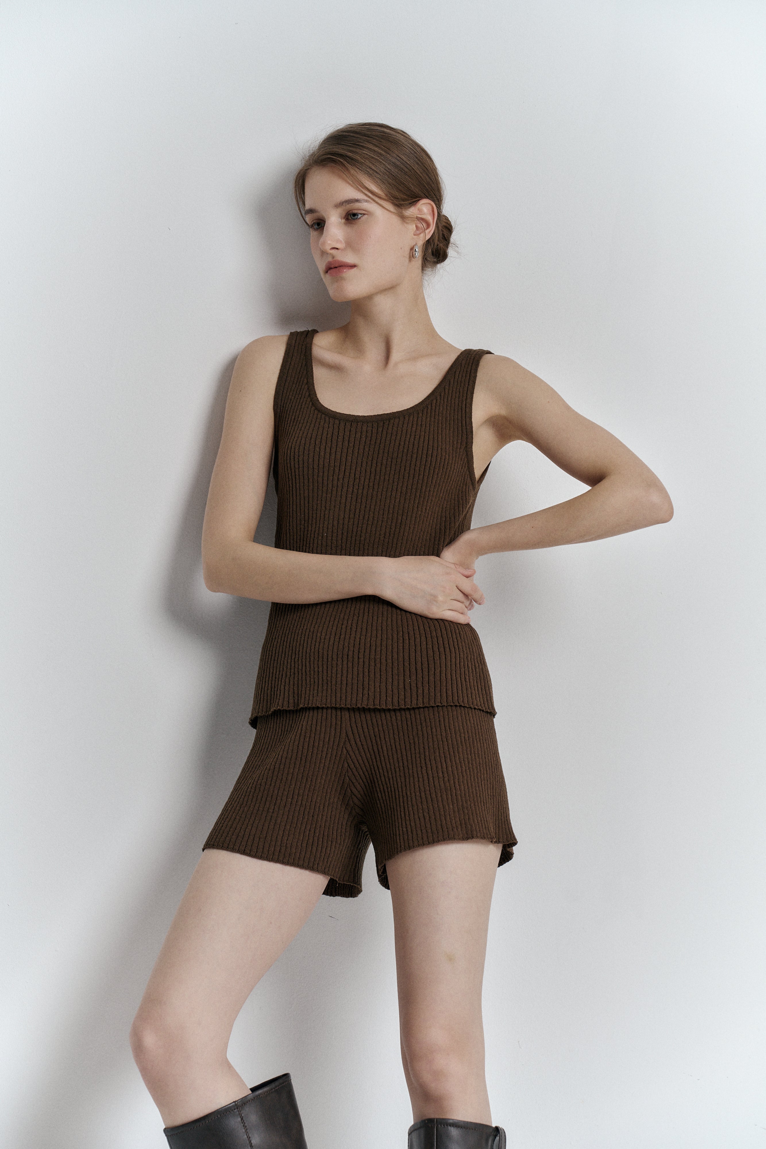 RIBBED KNIT SHORTS_BROWN