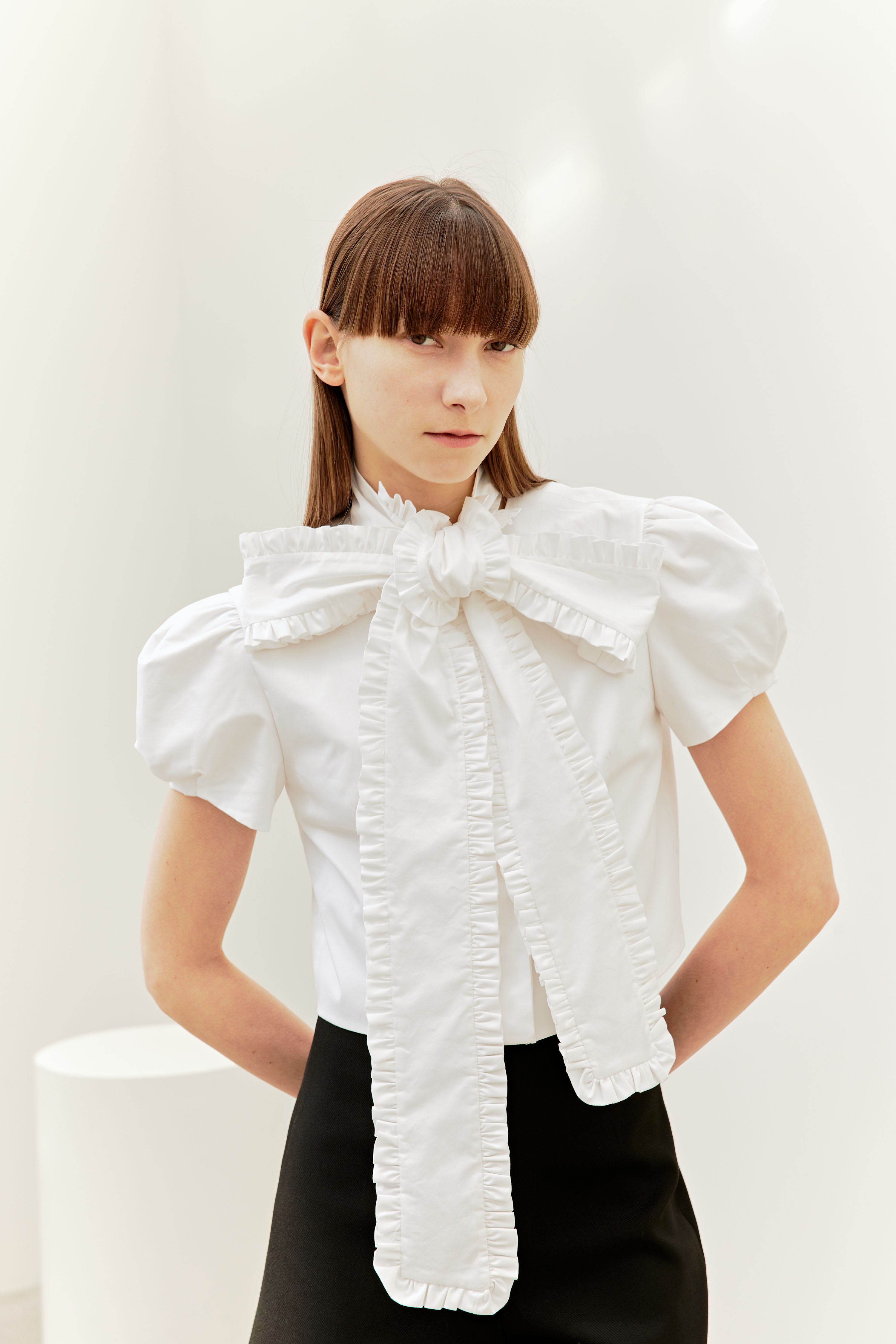 BLOUSE AVEC NŒUD À VOLANTS_BLANC
