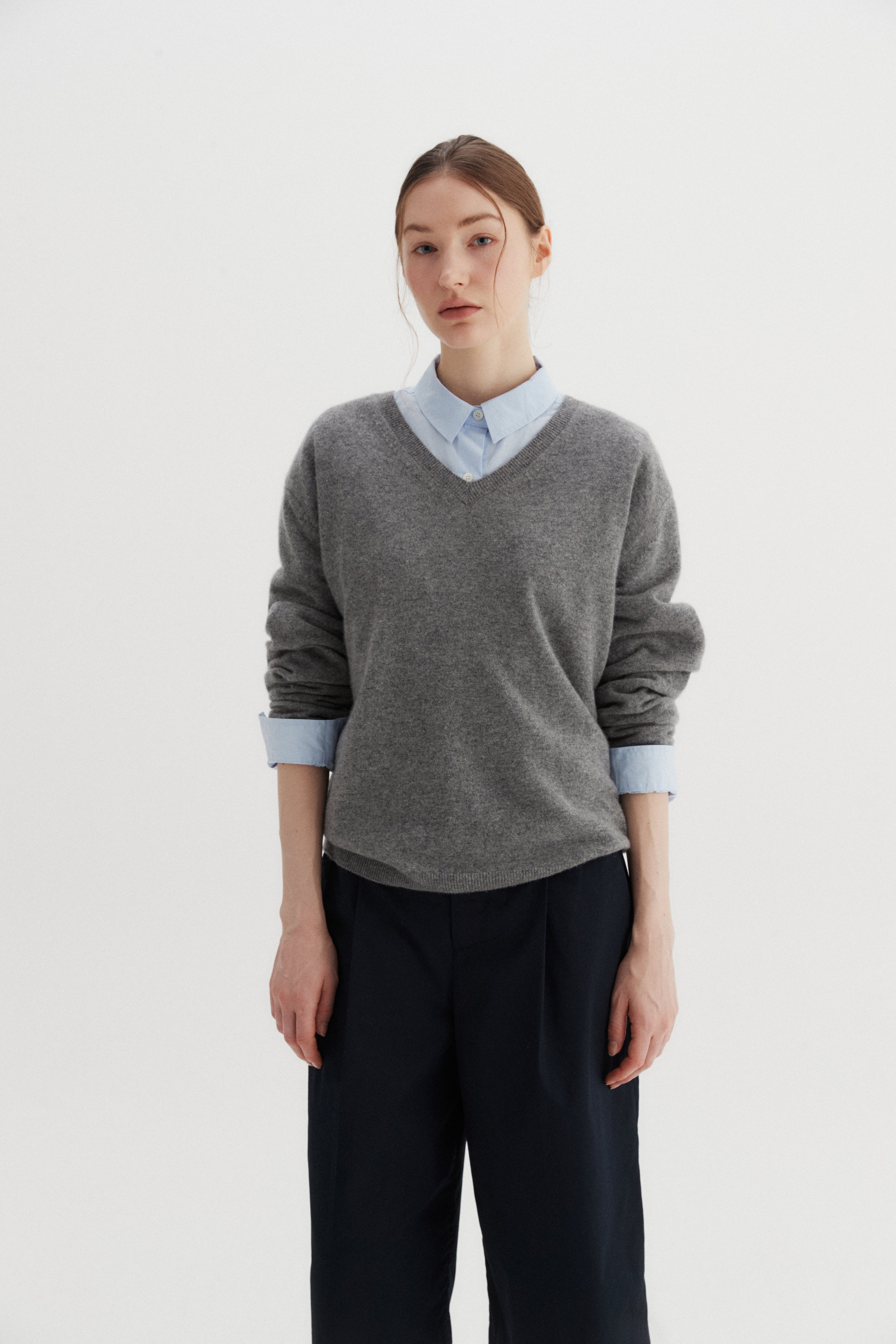 PULL COL V EN LAINE_GRIS