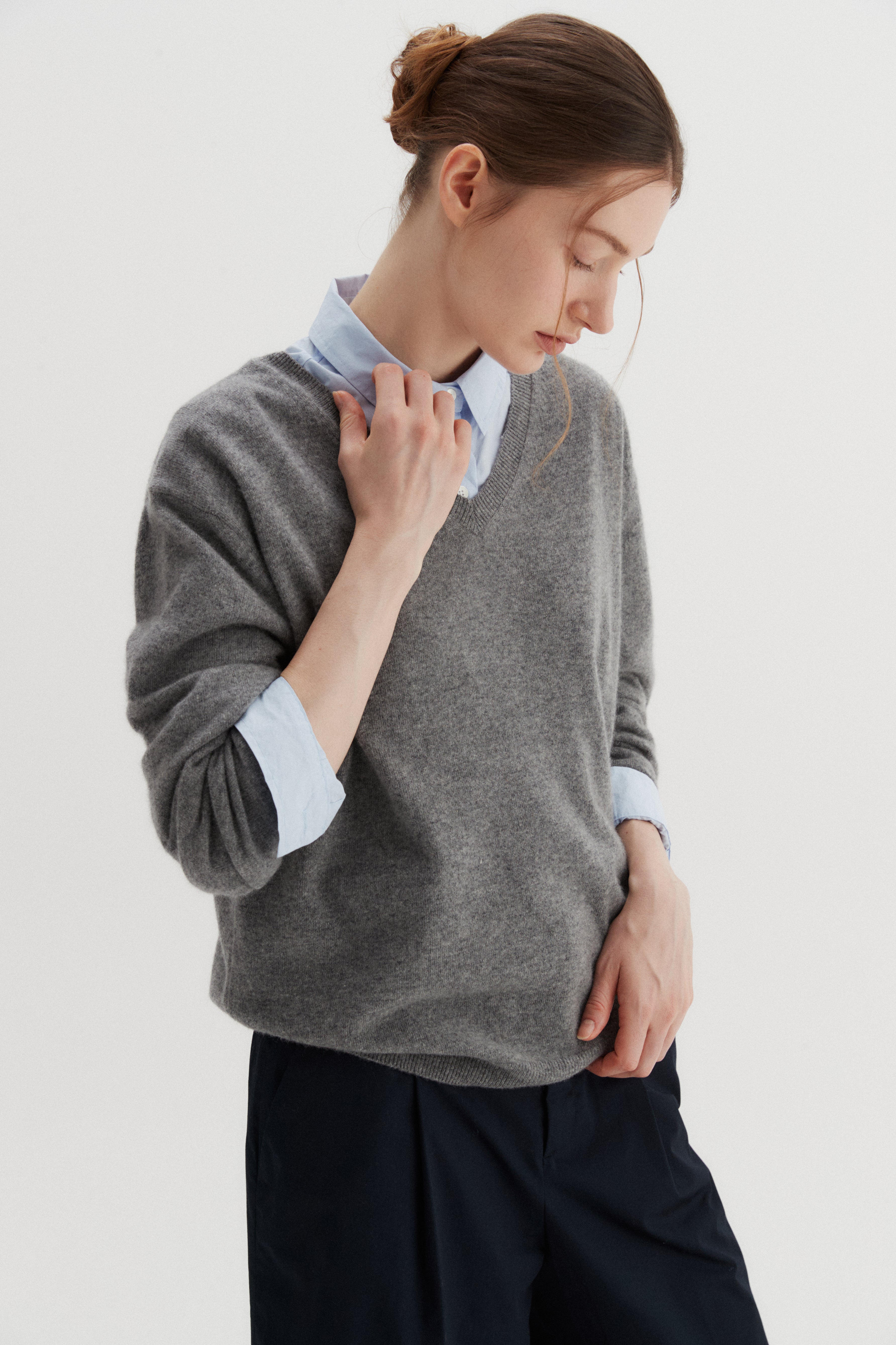 PULL COL V EN LAINE_GRIS