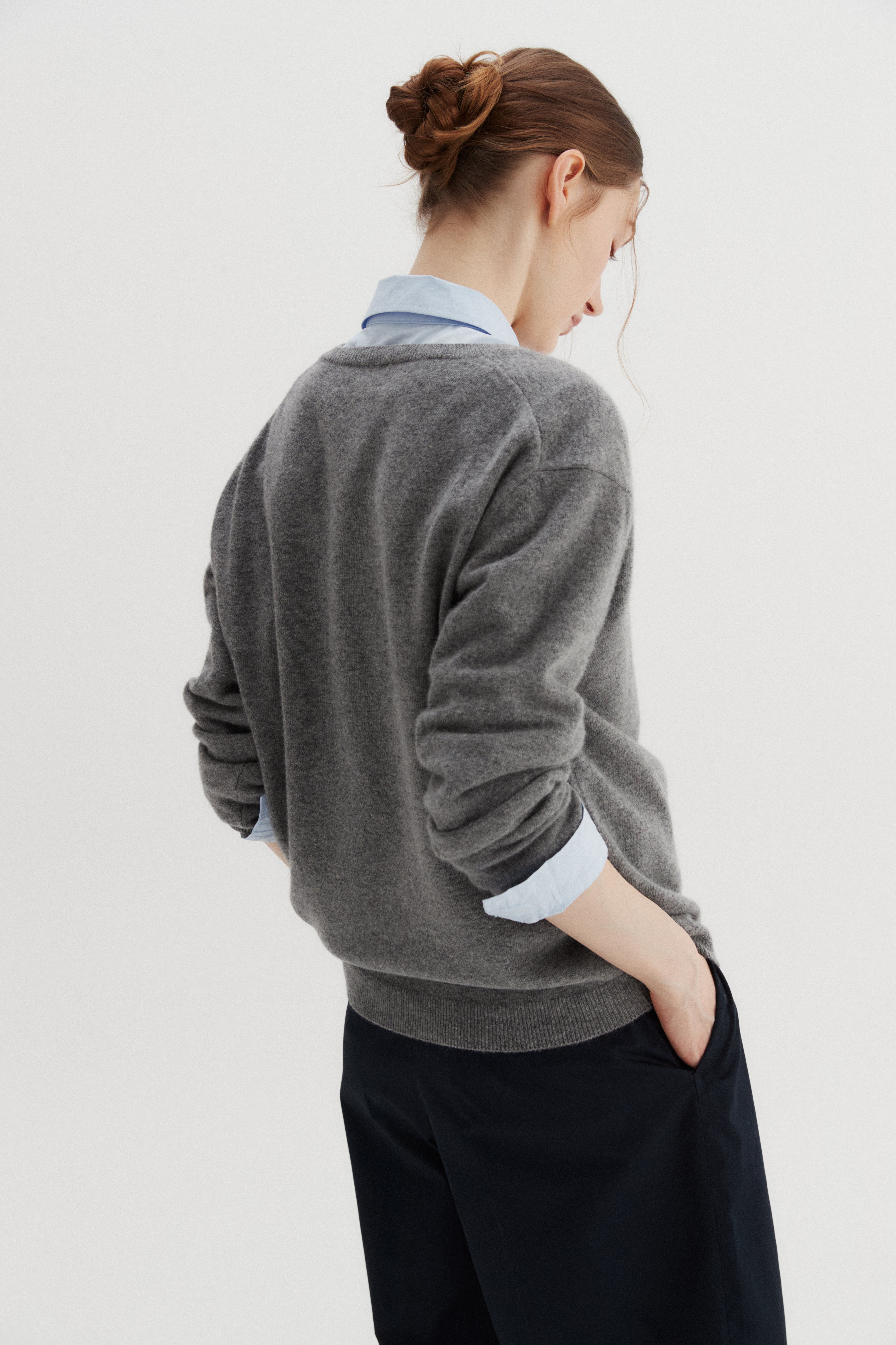 PULL COL V EN LAINE_GRIS