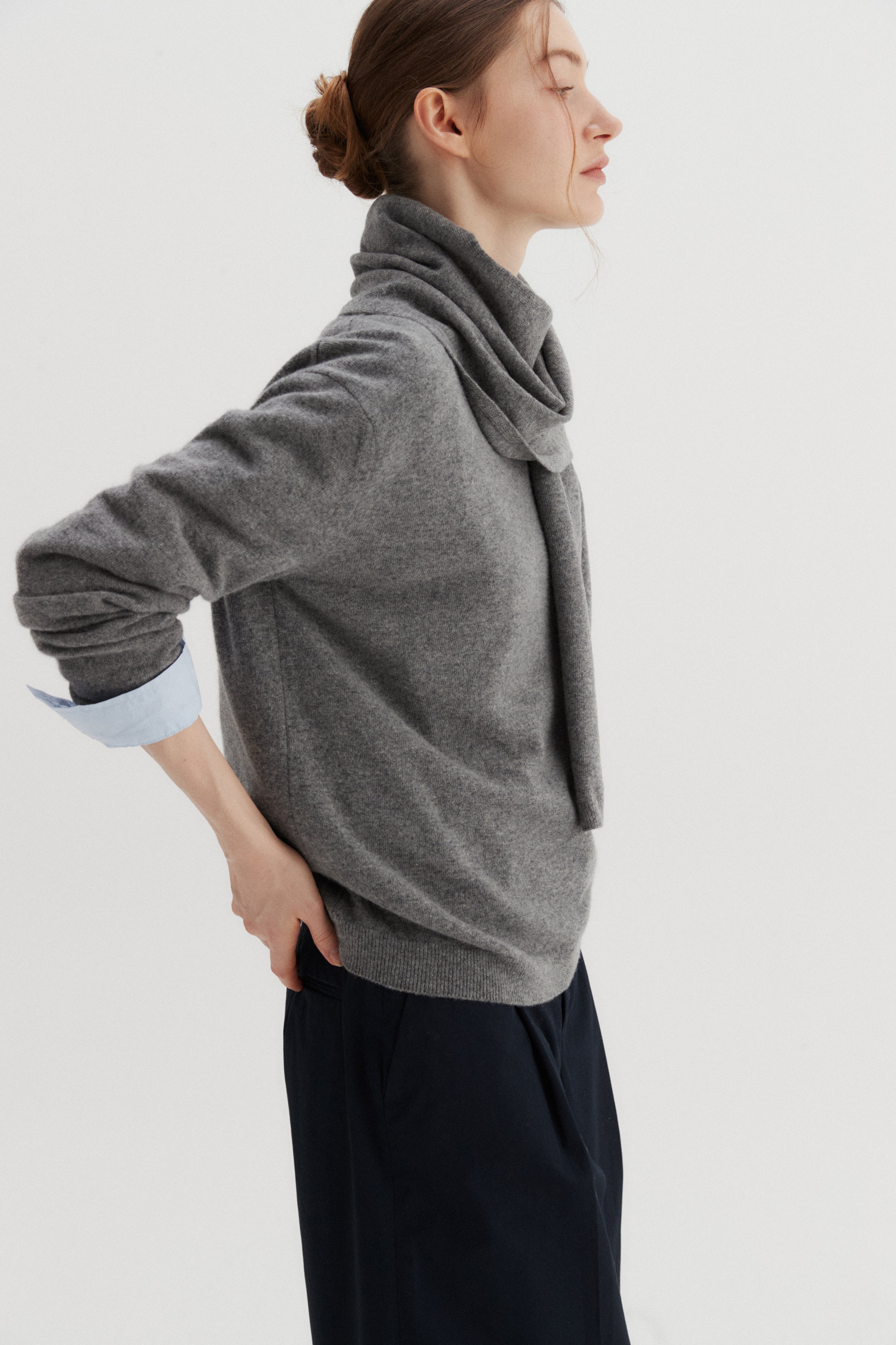 PULL COL V EN LAINE_GRIS