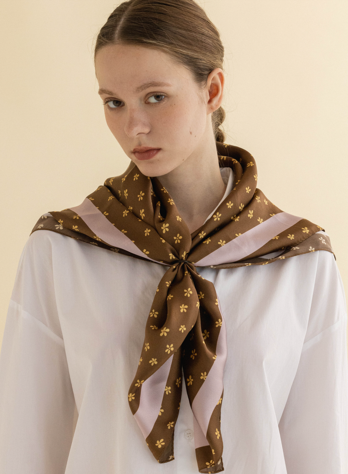 FOULARD EN SOIE JARDIN FLEURI_MARRON