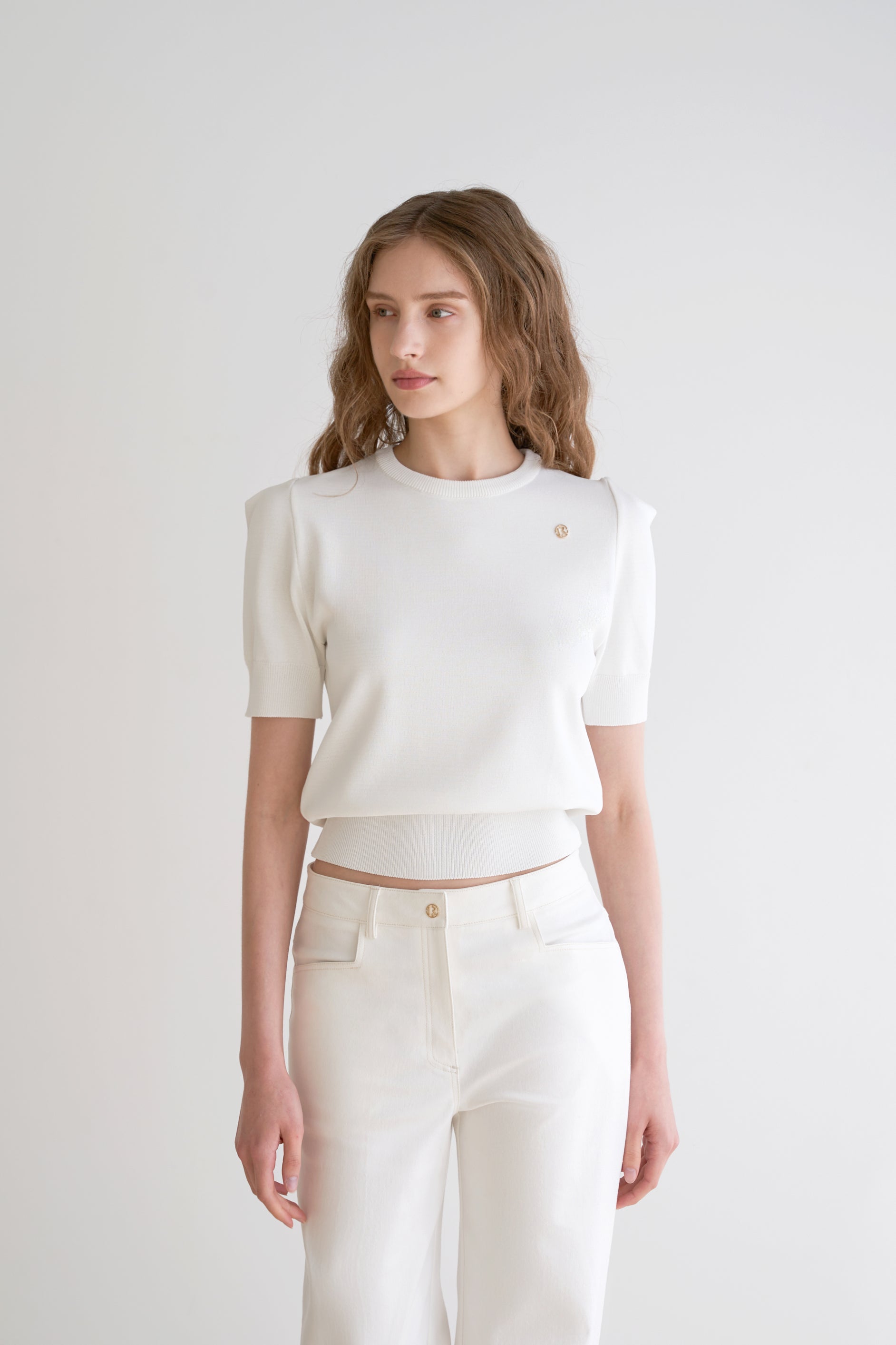 PULL EN MAILLE À ÉPAULETTES_BLANC