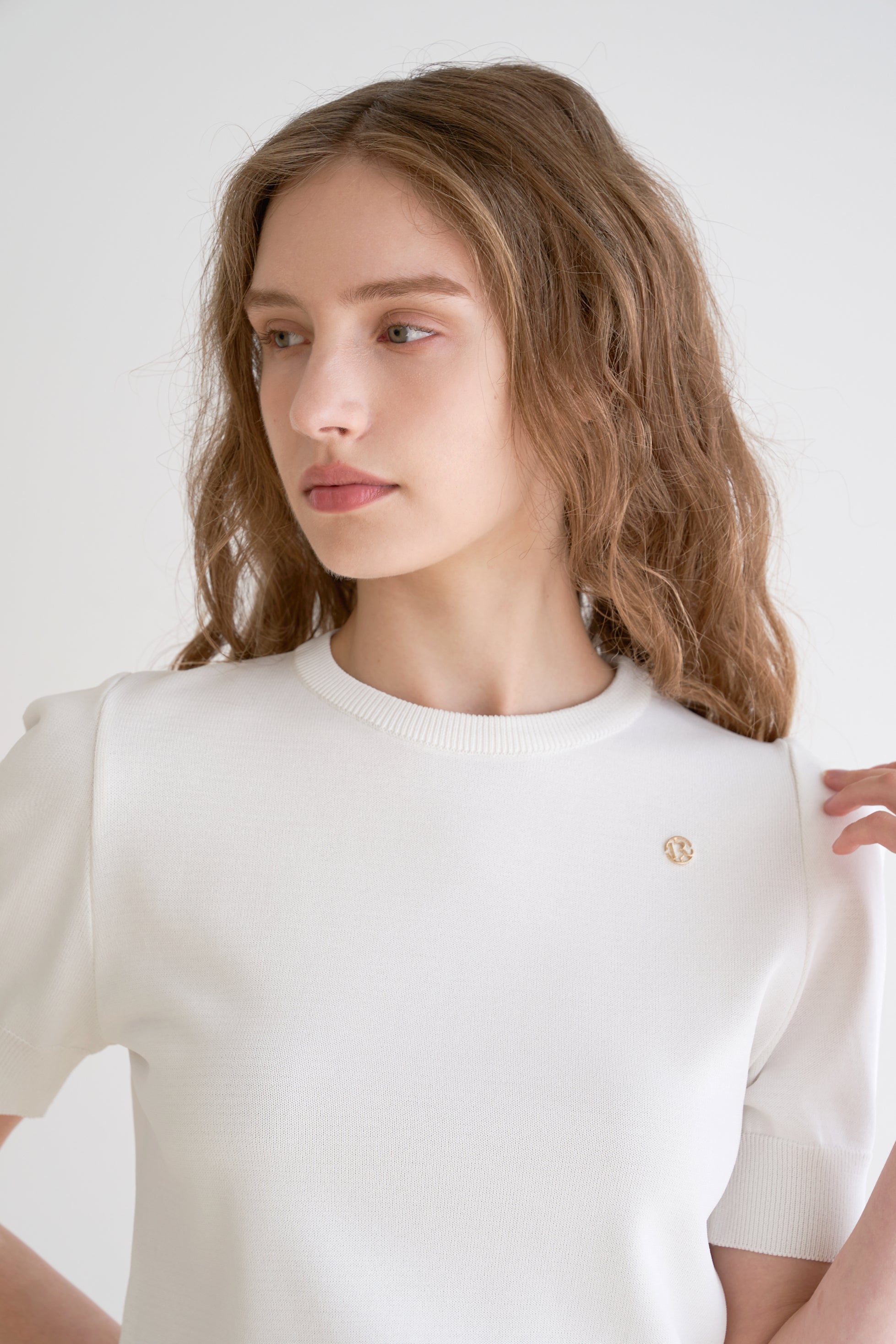 PULL EN MAILLE À ÉPAULETTES_BLANC