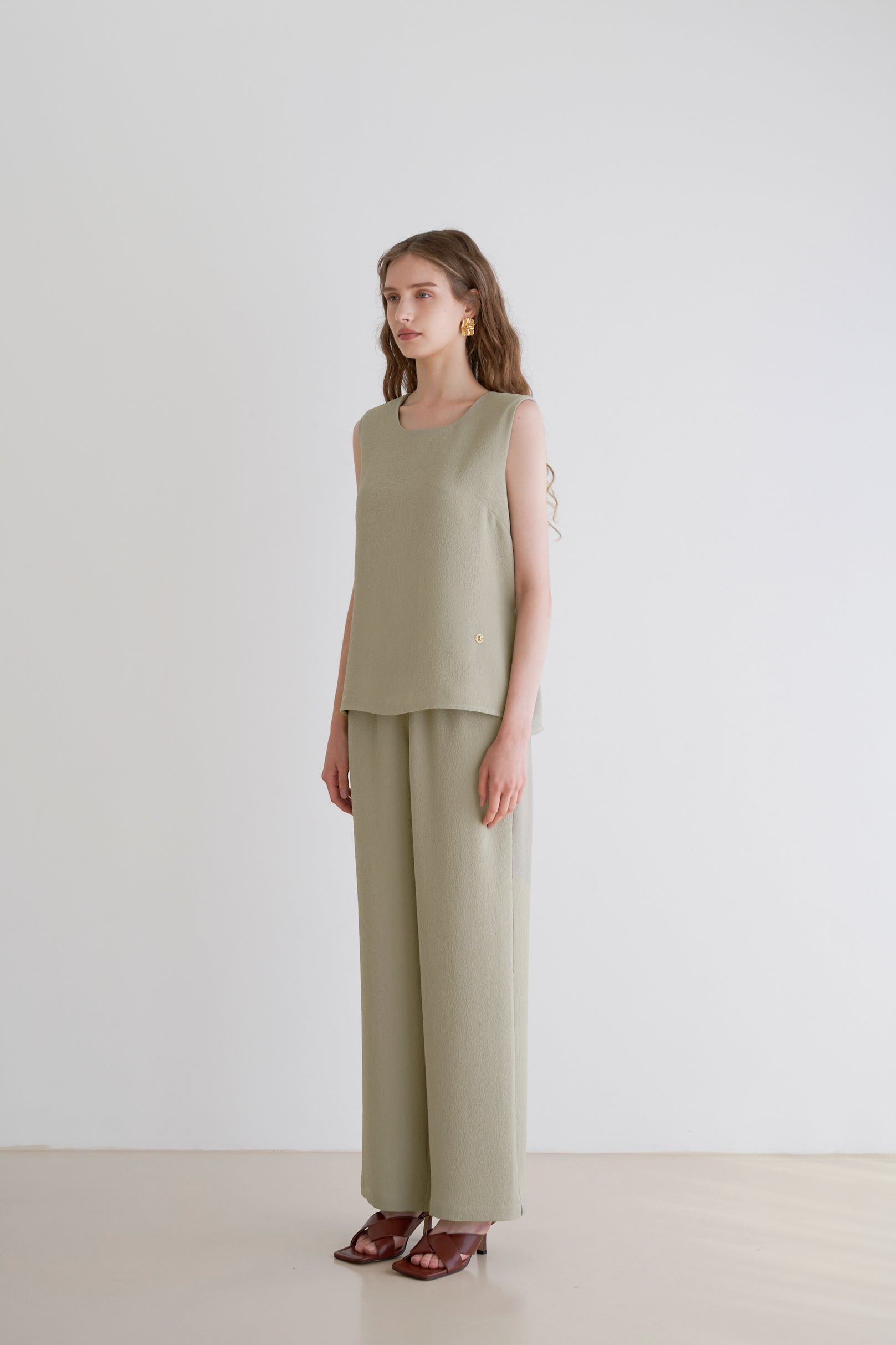 PLEATS BANDING PANTS_KAKI
